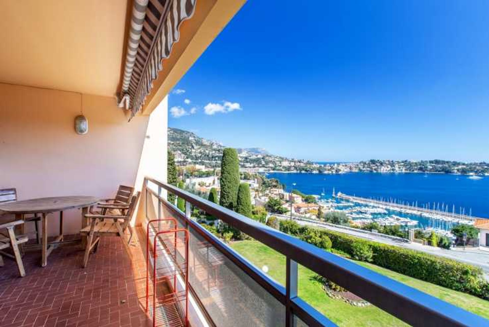 Condominium in Villefranche-sur-Mer, Provence-Alpes-Côte d'Azur 11753438