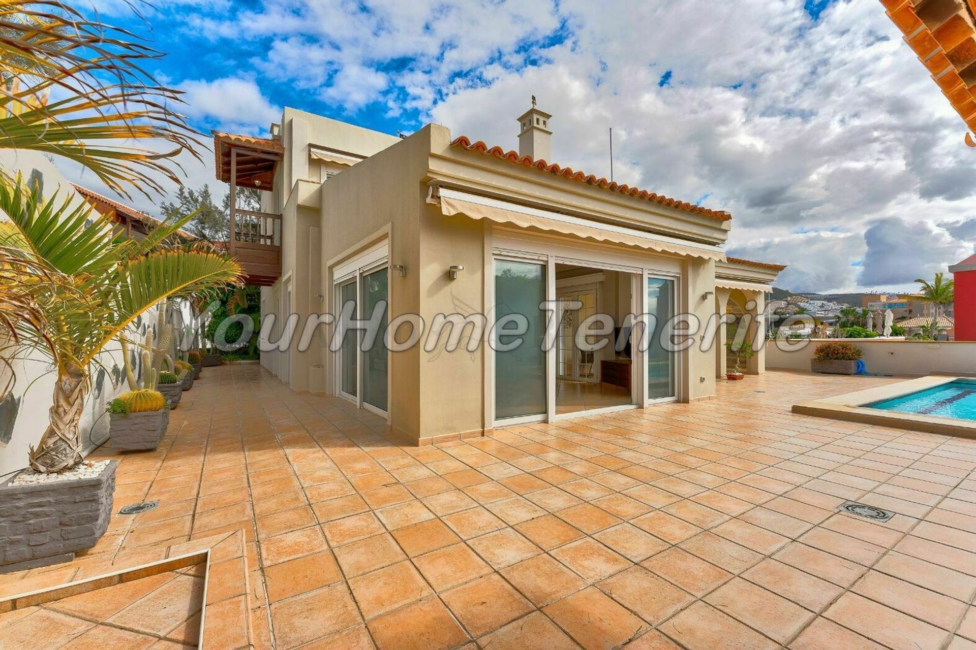 Condominium in Adeje, Canary Islands 11754643