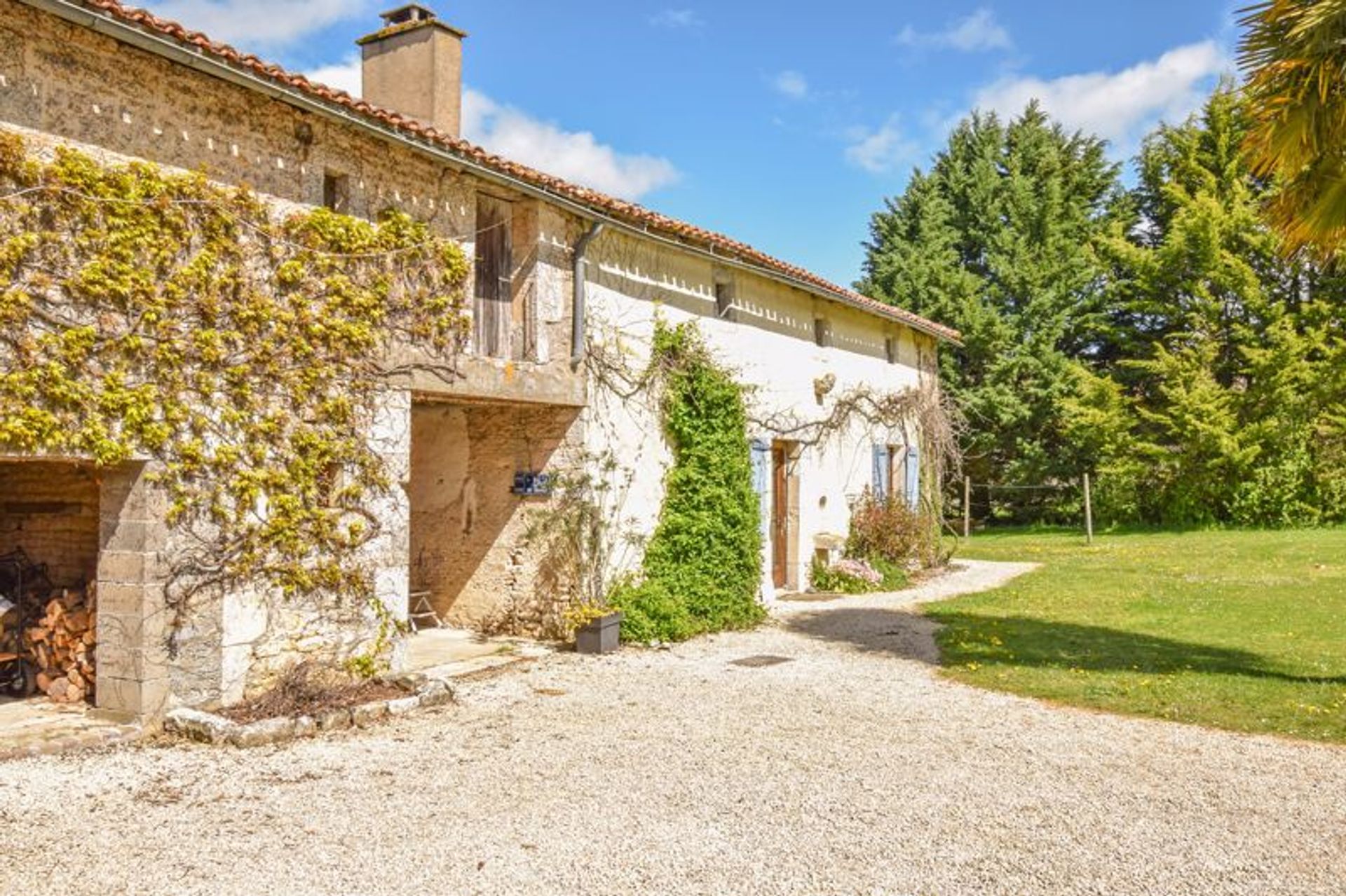 rumah dalam Blanzay, Nouvelle-Aquitaine 11755140