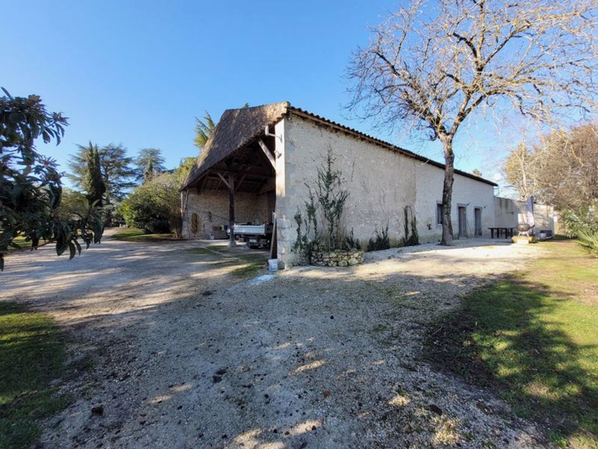 Otro en Montaigu-de-Quercy, Occitanie 11755168