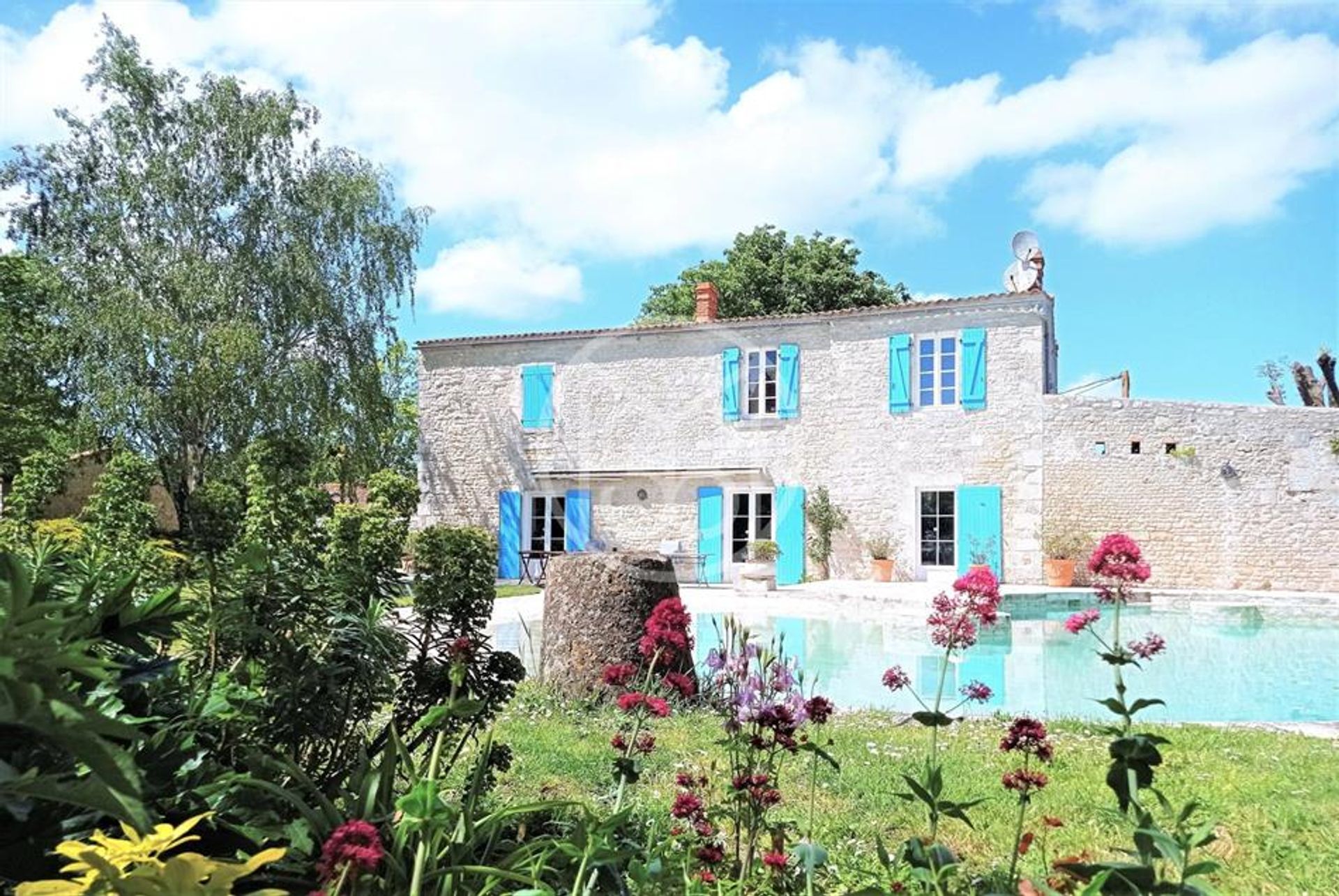 House in Dompierre-sur-Mer, Nouvelle-Aquitaine 11755326