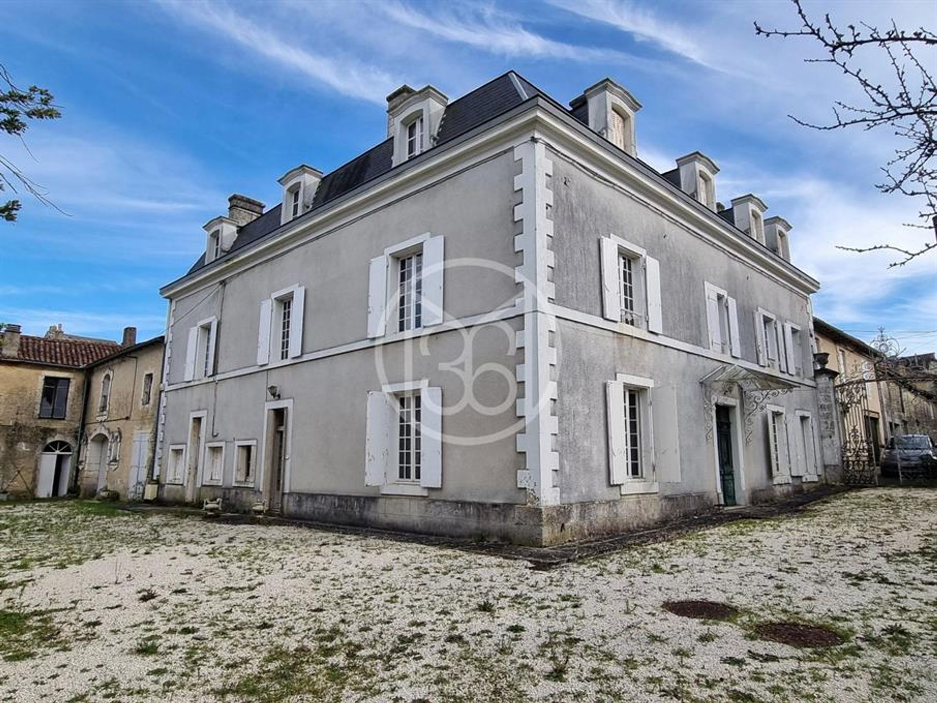 Haus im Ruffec, Nouvelle-Aquitaine 11755338