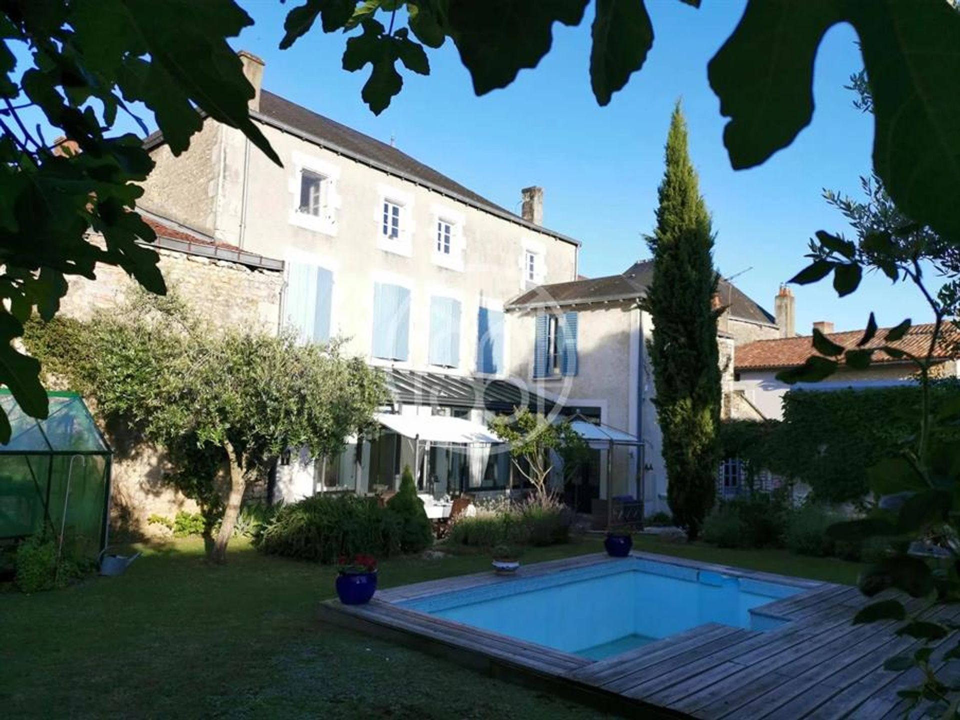 casa no Civray, Nouvelle-Aquitaine 11755347