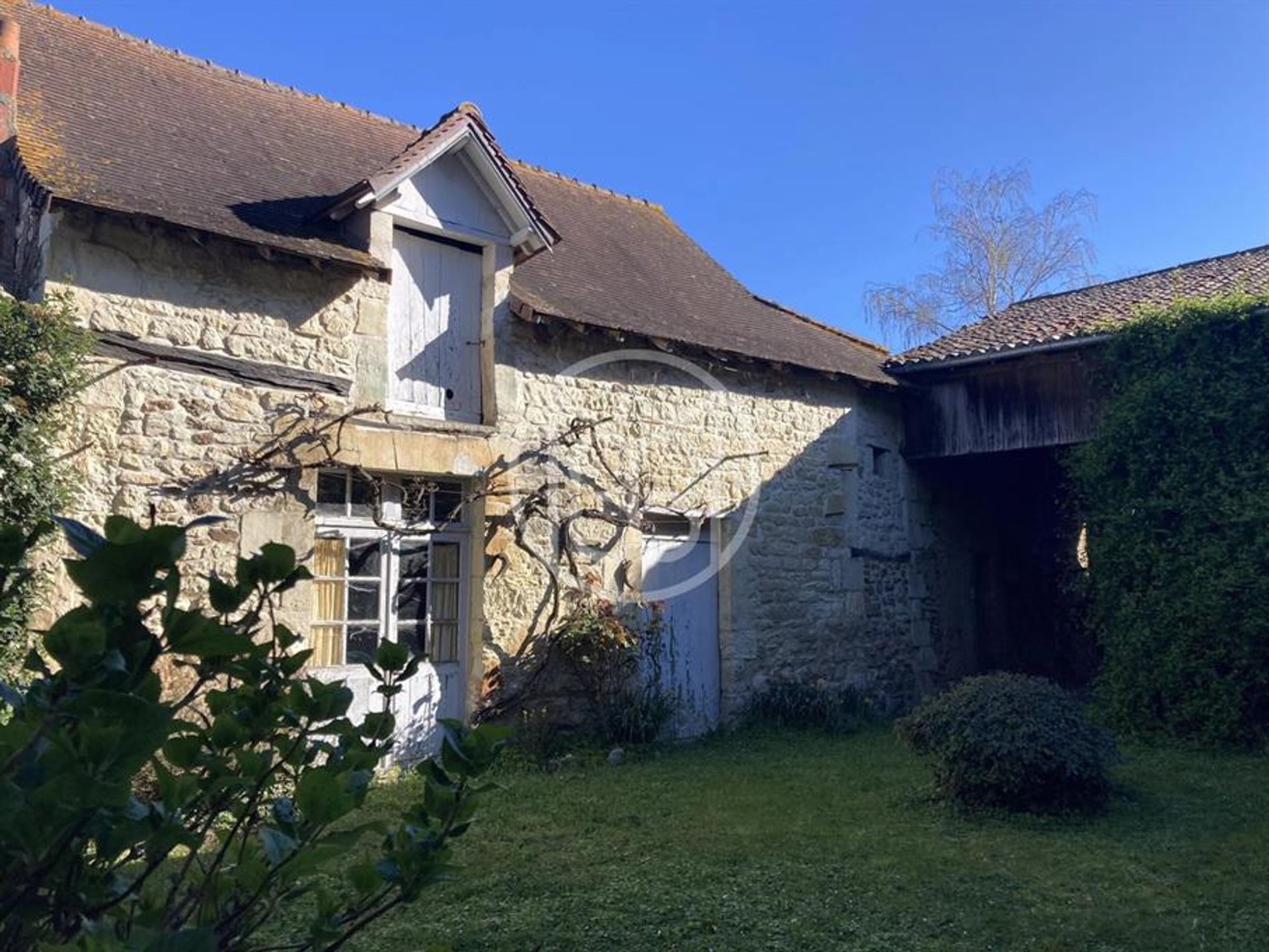 Rumah di Vouneuil-sur-Vienne, Nouvelle-Aquitaine 11755359