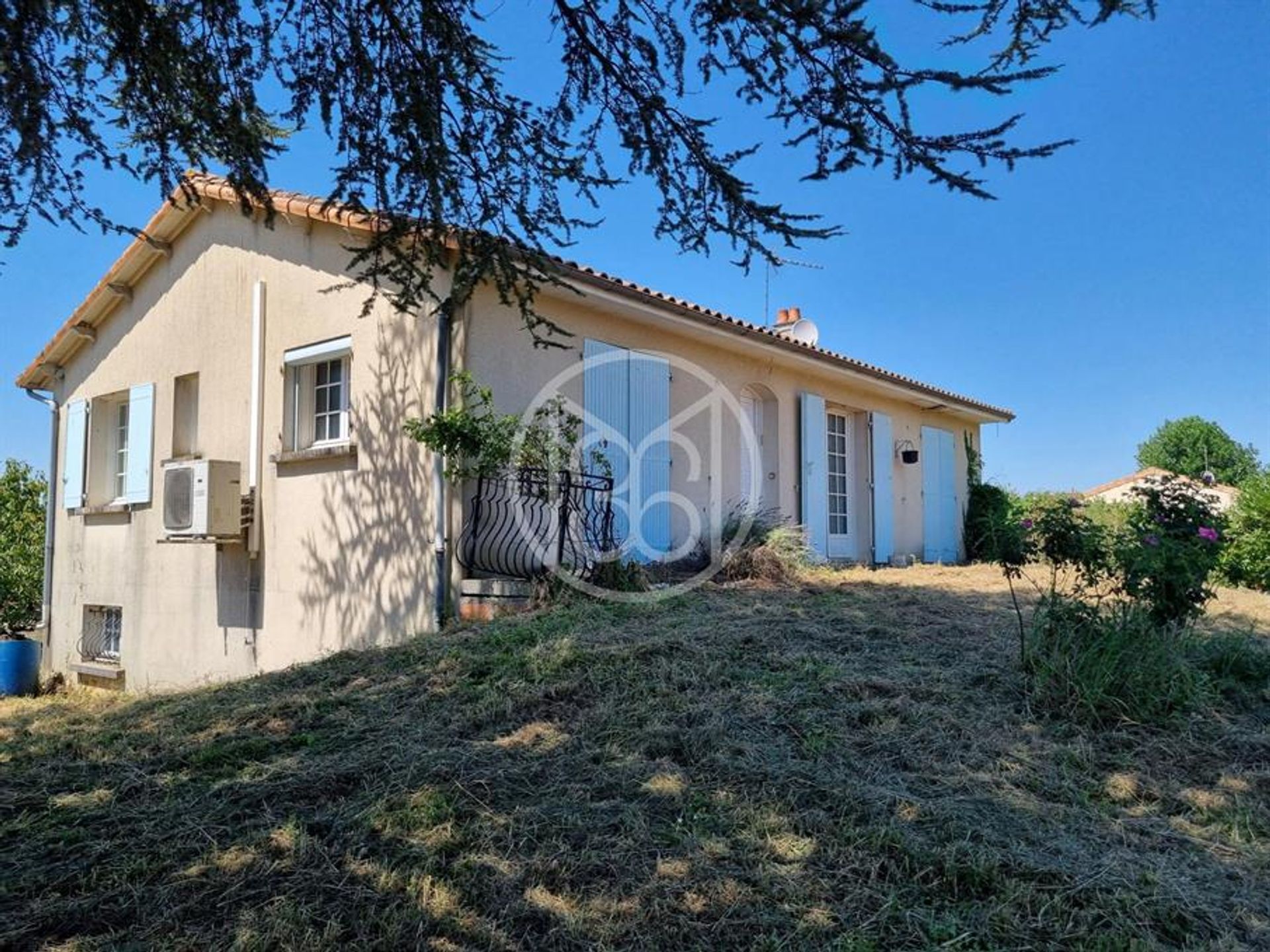 Hus i Ruffec, Nouvelle-Aquitaine 11755364