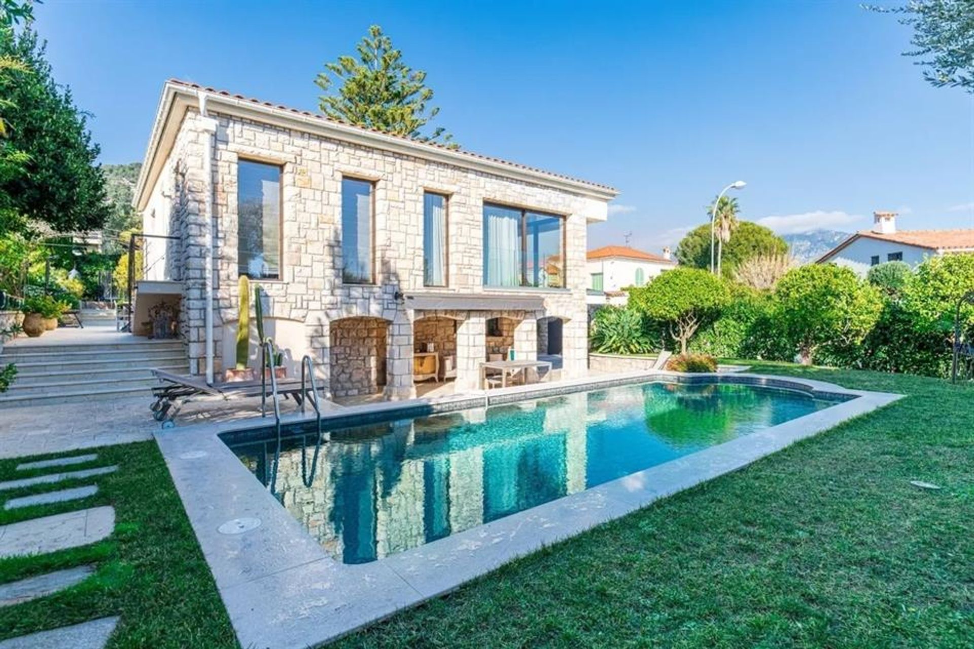 rumah dalam Roquebrune-Cap-Martin, Provence-Alpes-Côte d'Azur 11755373