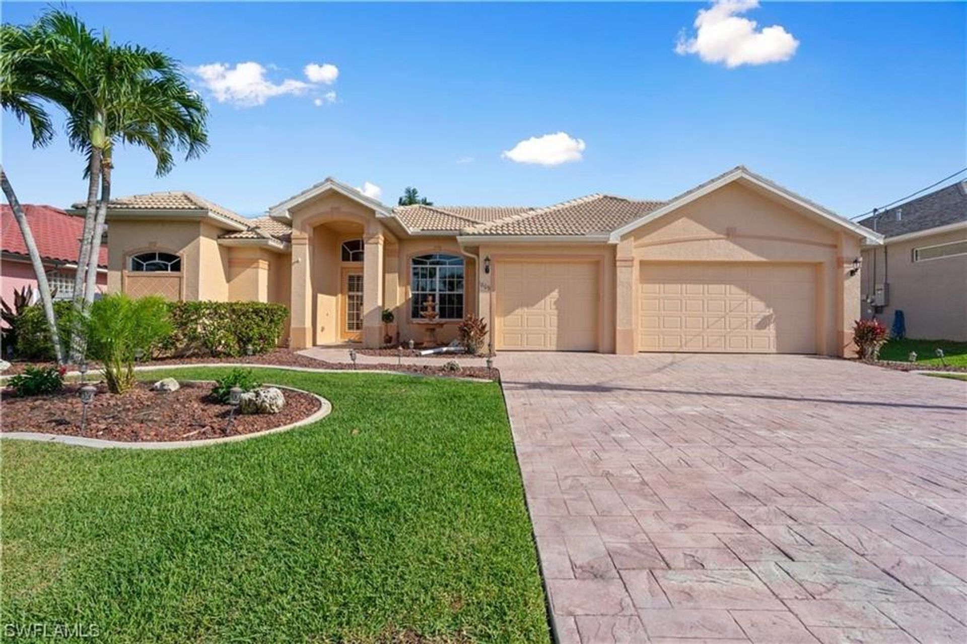 жилой дом в Cape Coral, Florida 11757702