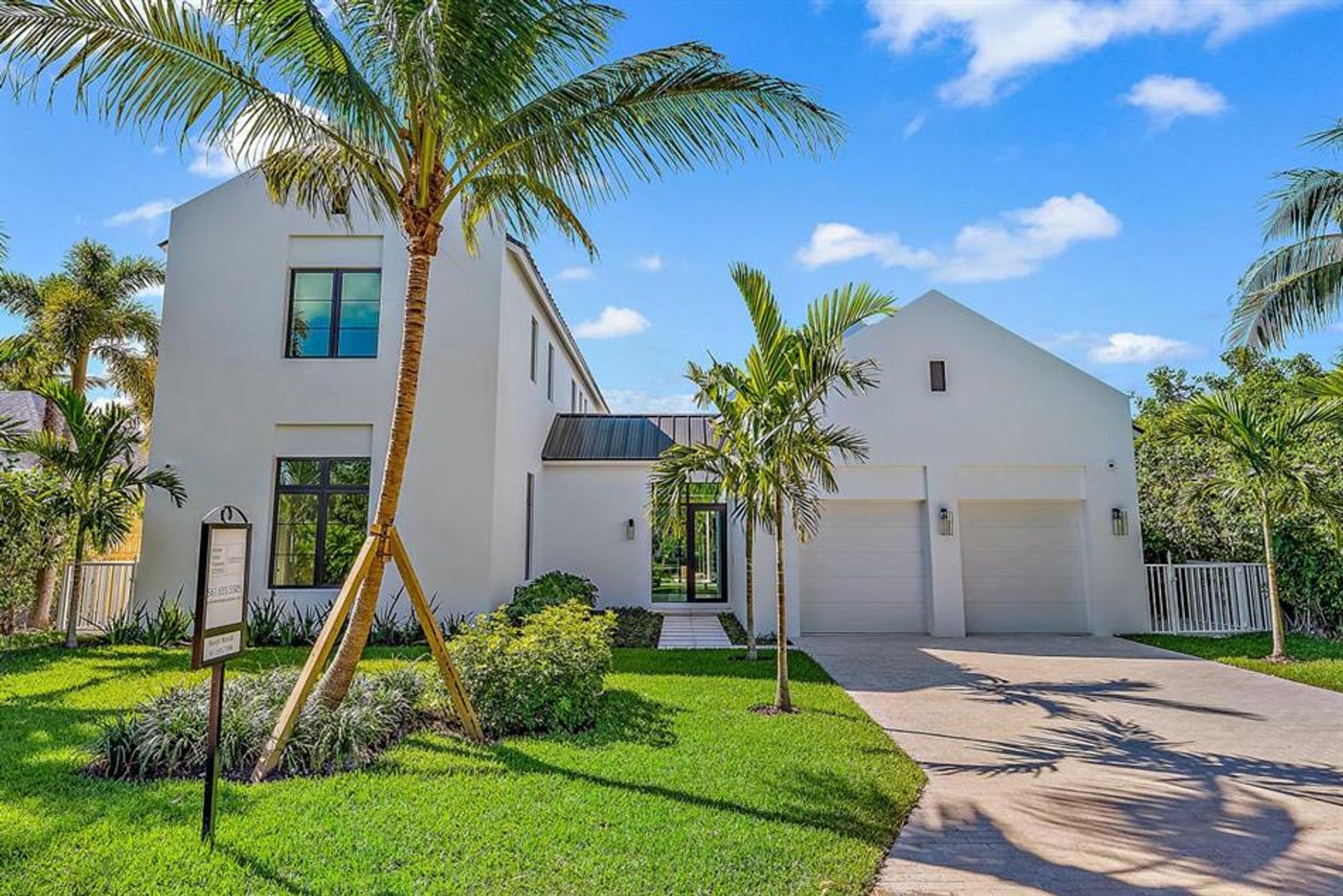 House in Cloud Lake, Florida 11759767