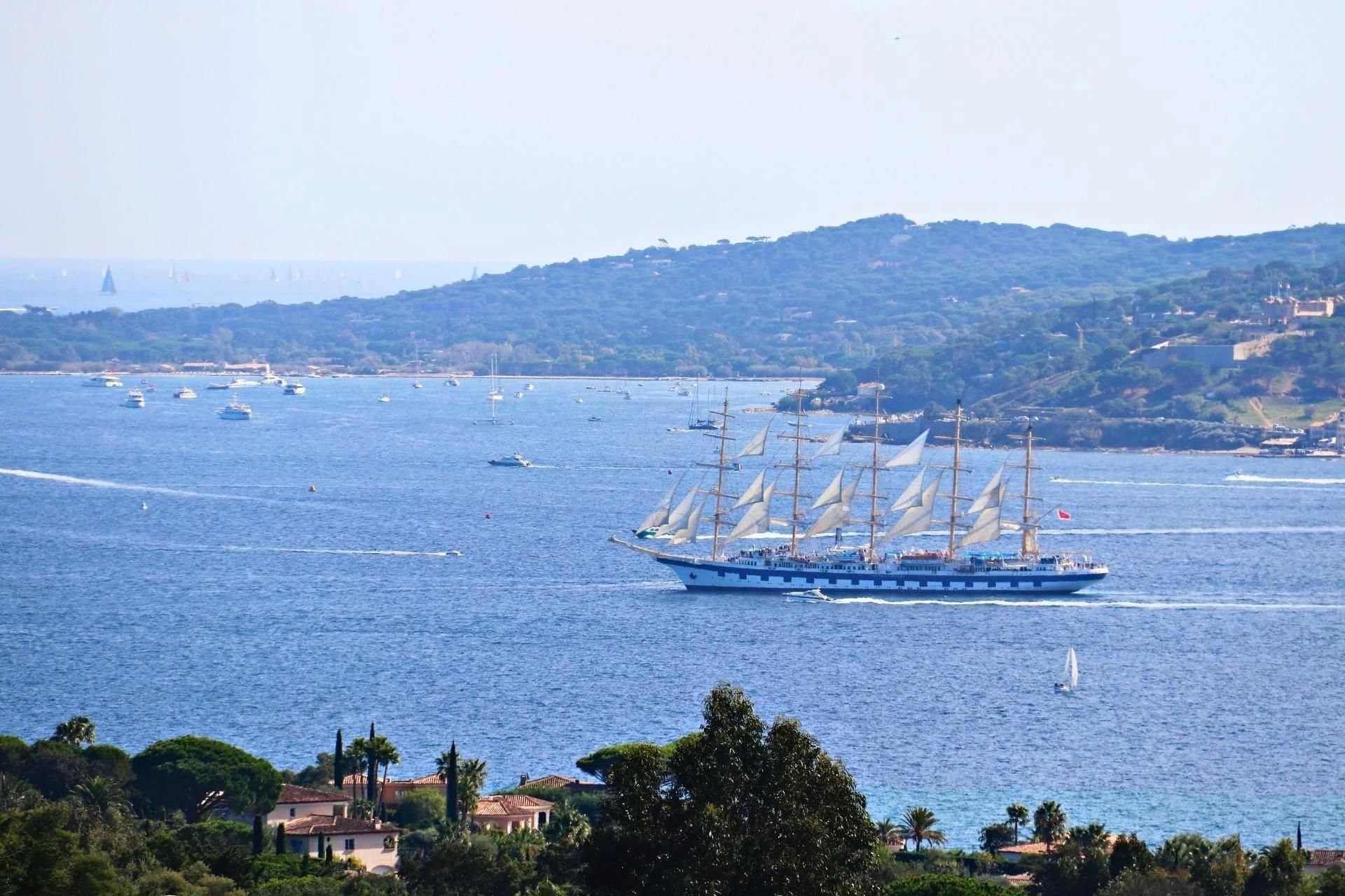 بيت في Sainte-Maxime, Provence-Alpes-Cote d'Azur 11761004