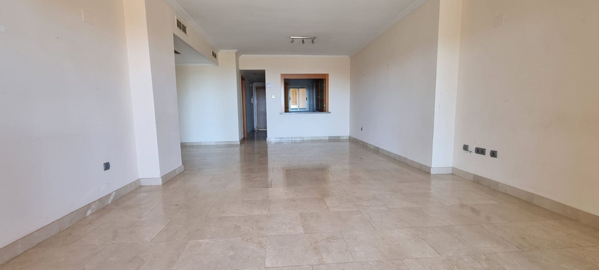 Condominio en ,  11764082