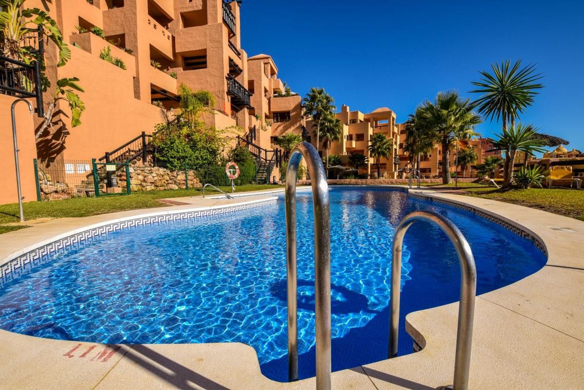 Condominio nel Puerto de la Duquesa, Andalusia 11769651