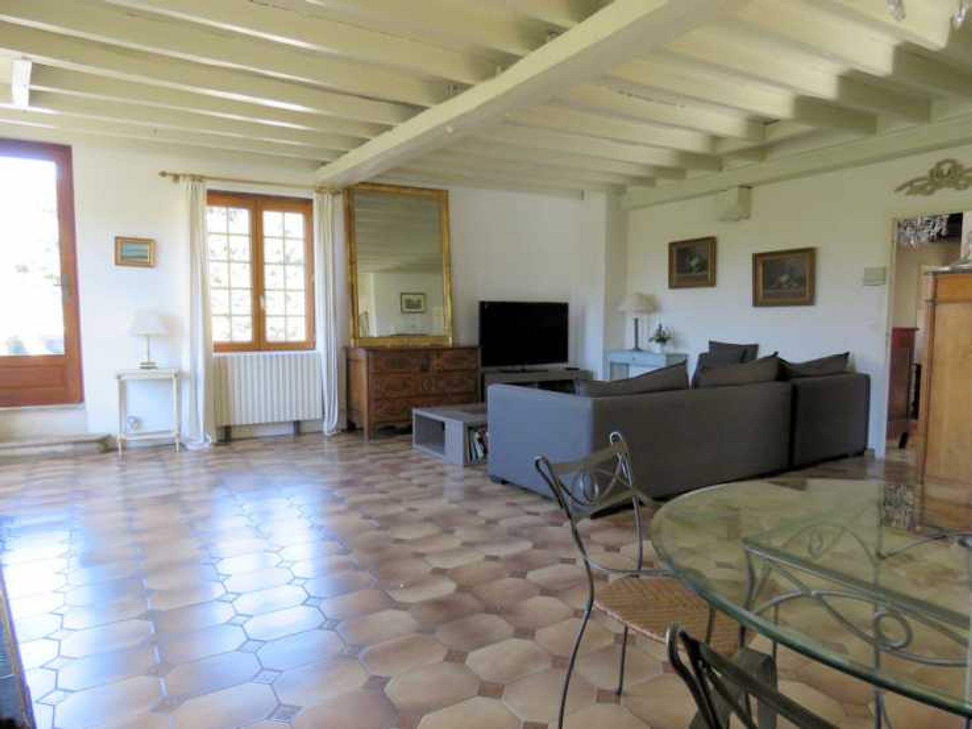 Huis in La Charite, Bourgogne-Franche-Comte 11776818