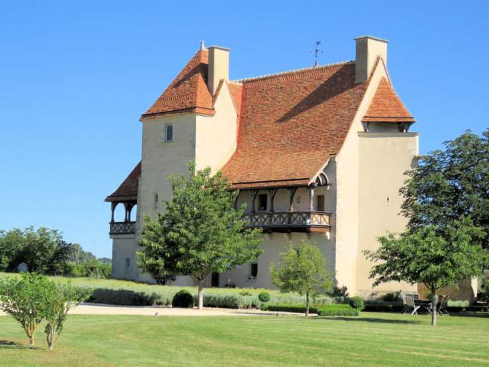 Haus im La Guerche-sur-l'Aubois, Centre-Val de Loire 11776825