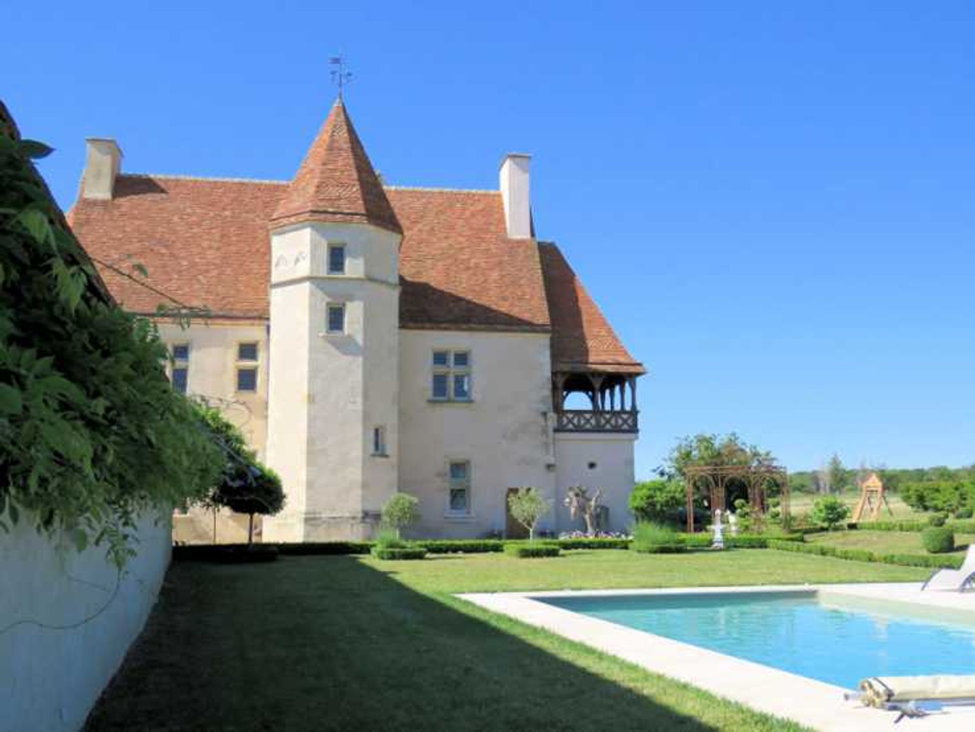 Haus im La Guerche-sur-l'Aubois, Centre-Val de Loire 11776825