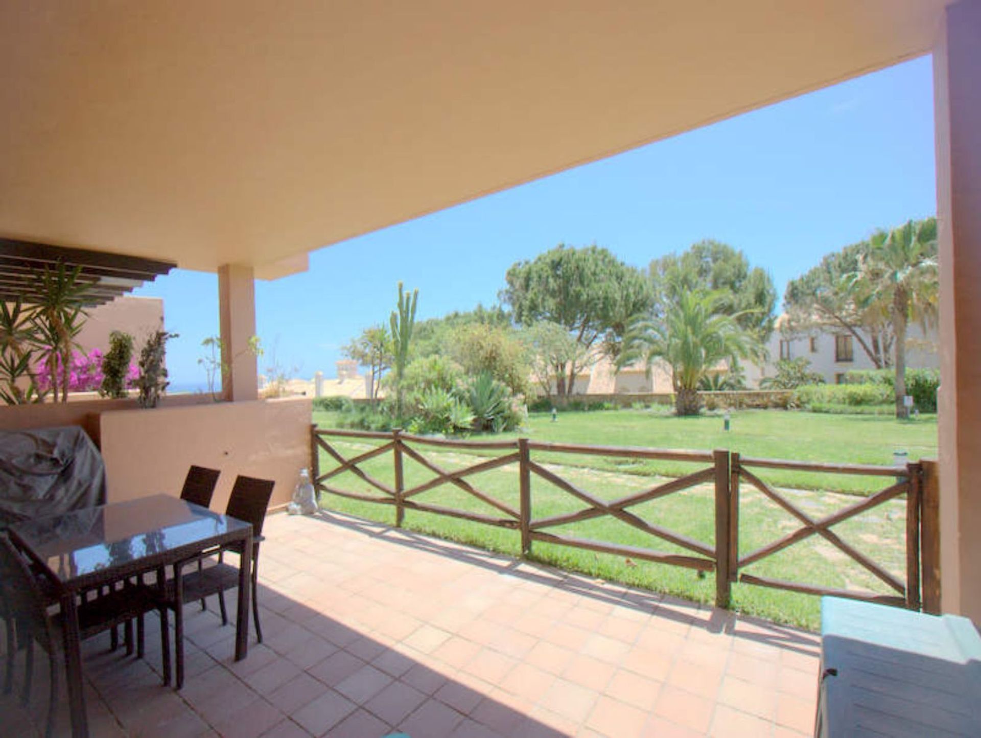 Condominium in La Duquesa, Andalucía 11780553