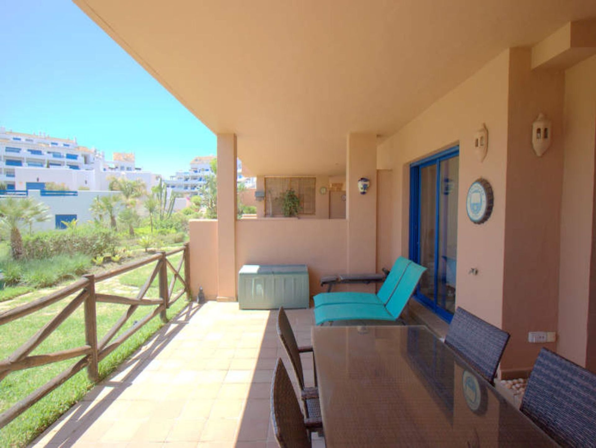 Condominium in La Duquesa, Andalucía 11780553