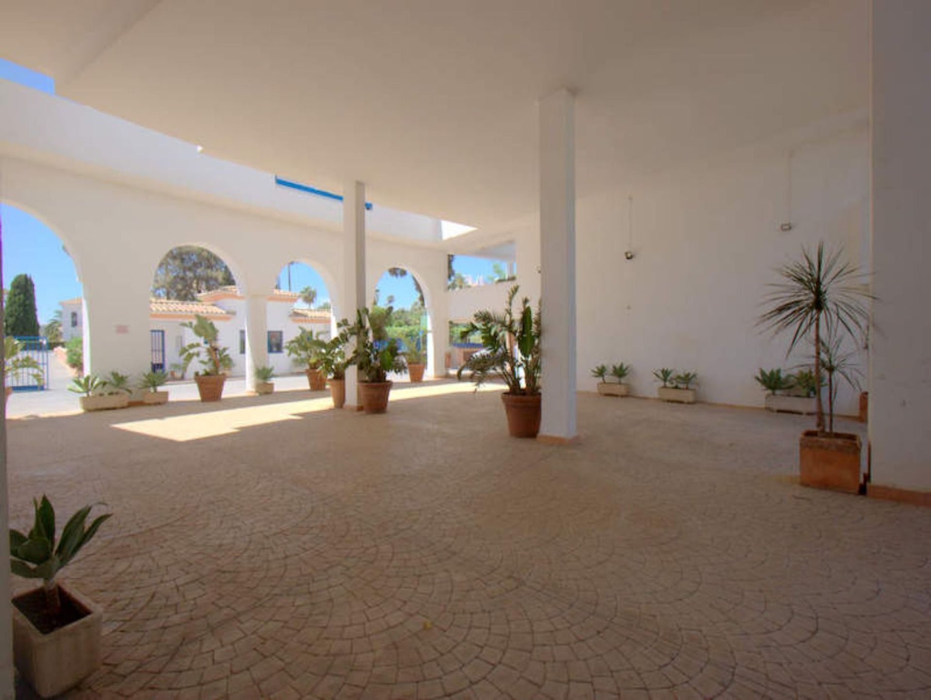 Condominium in La Duquesa, Andalucía 11780553