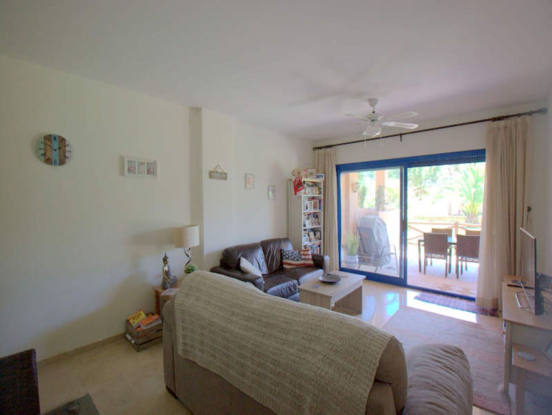 Condominium in La Duquesa, Andalucía 11780553