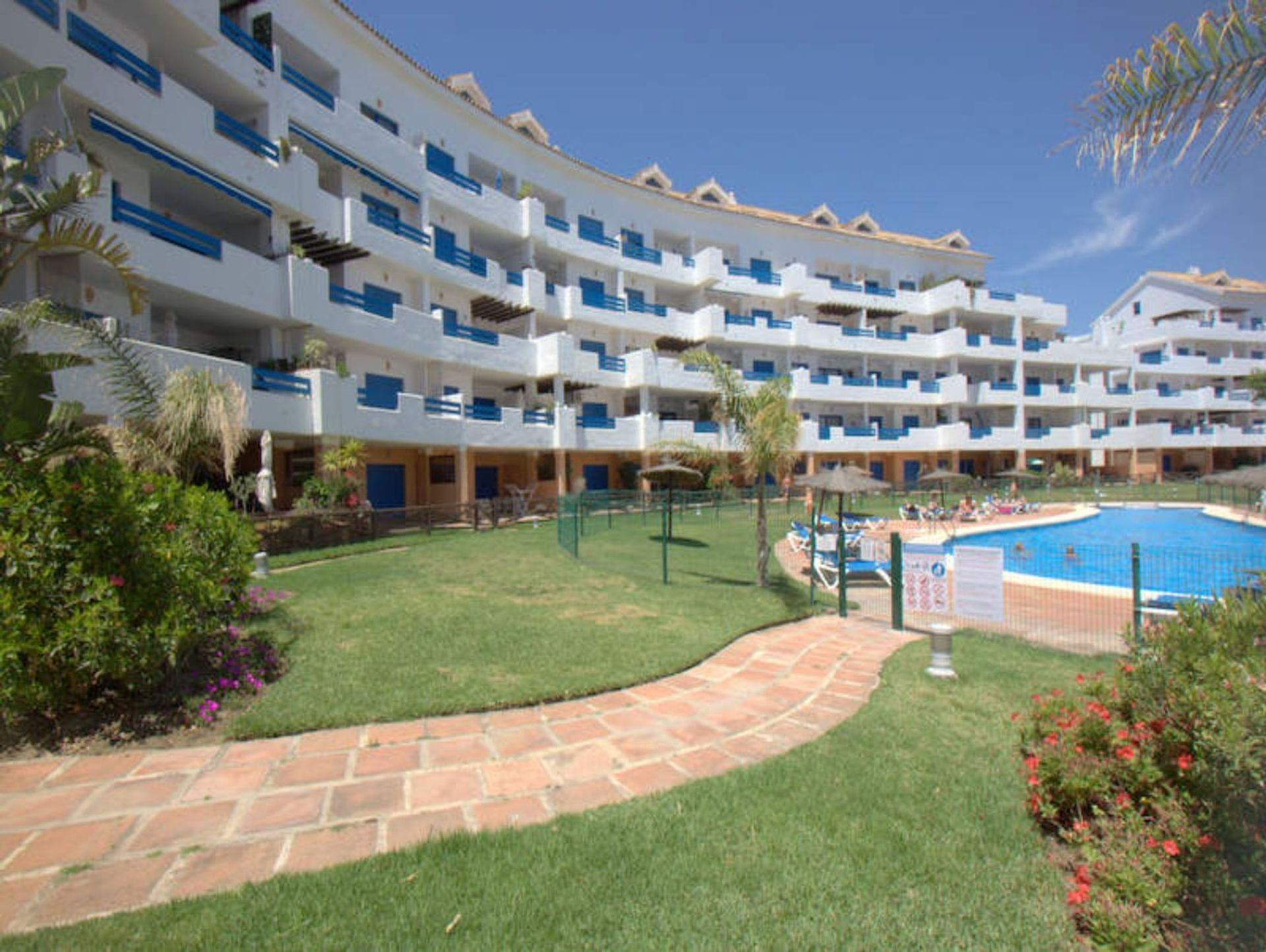 Condominium in La Duquesa, Andalucía 11780553