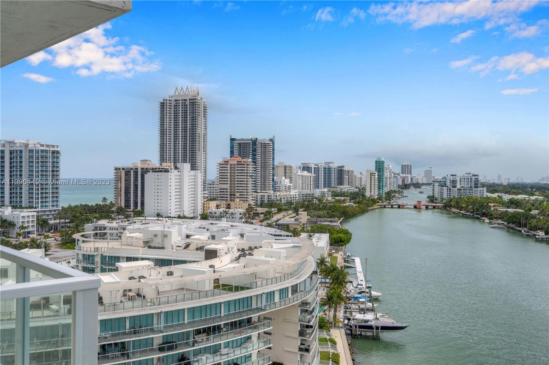 קוֹנדוֹמִינִיוֹן ב Miami Beach, Florida 11783046