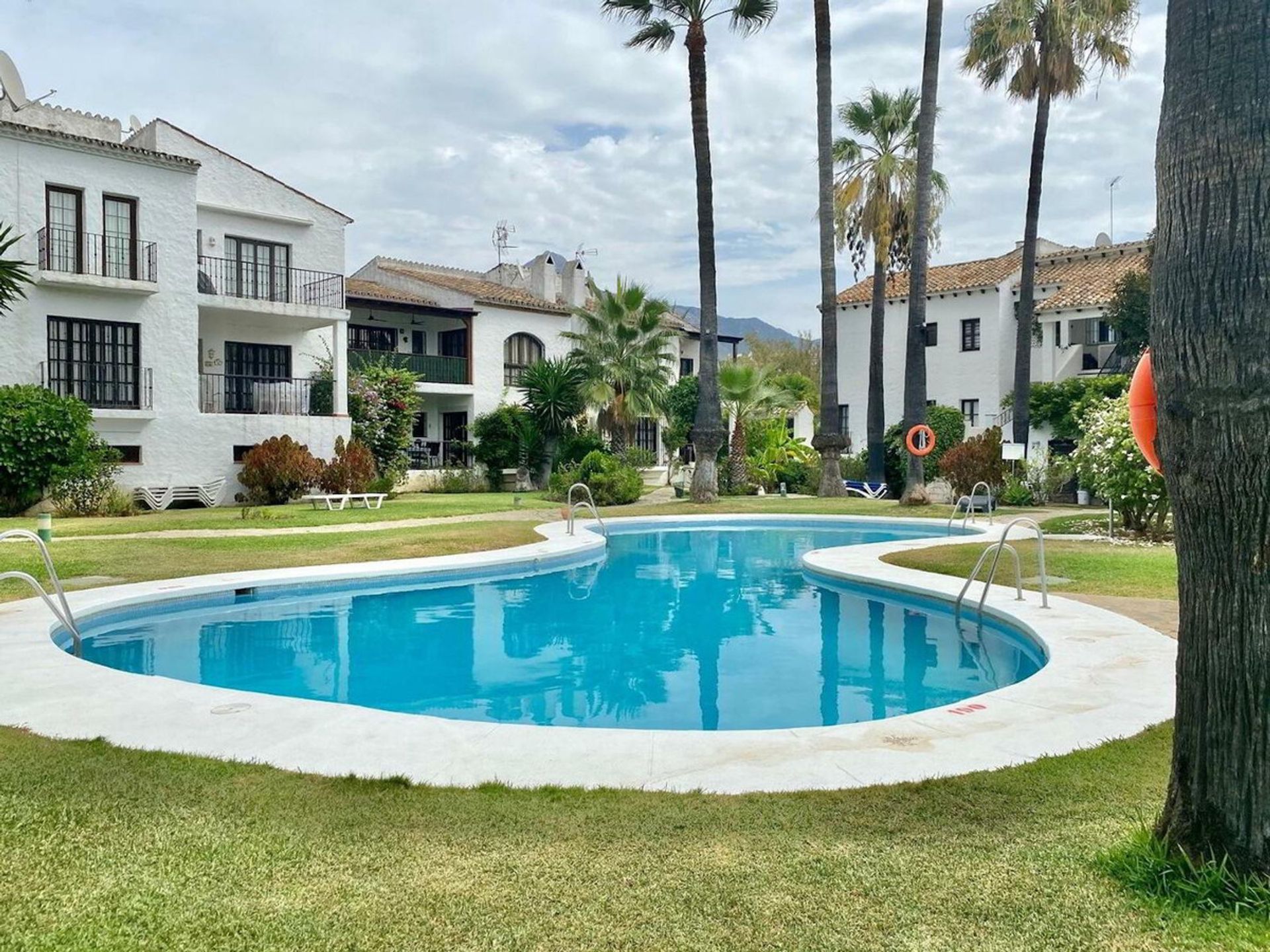 Condominium in Marbella, Andalusia 11786585