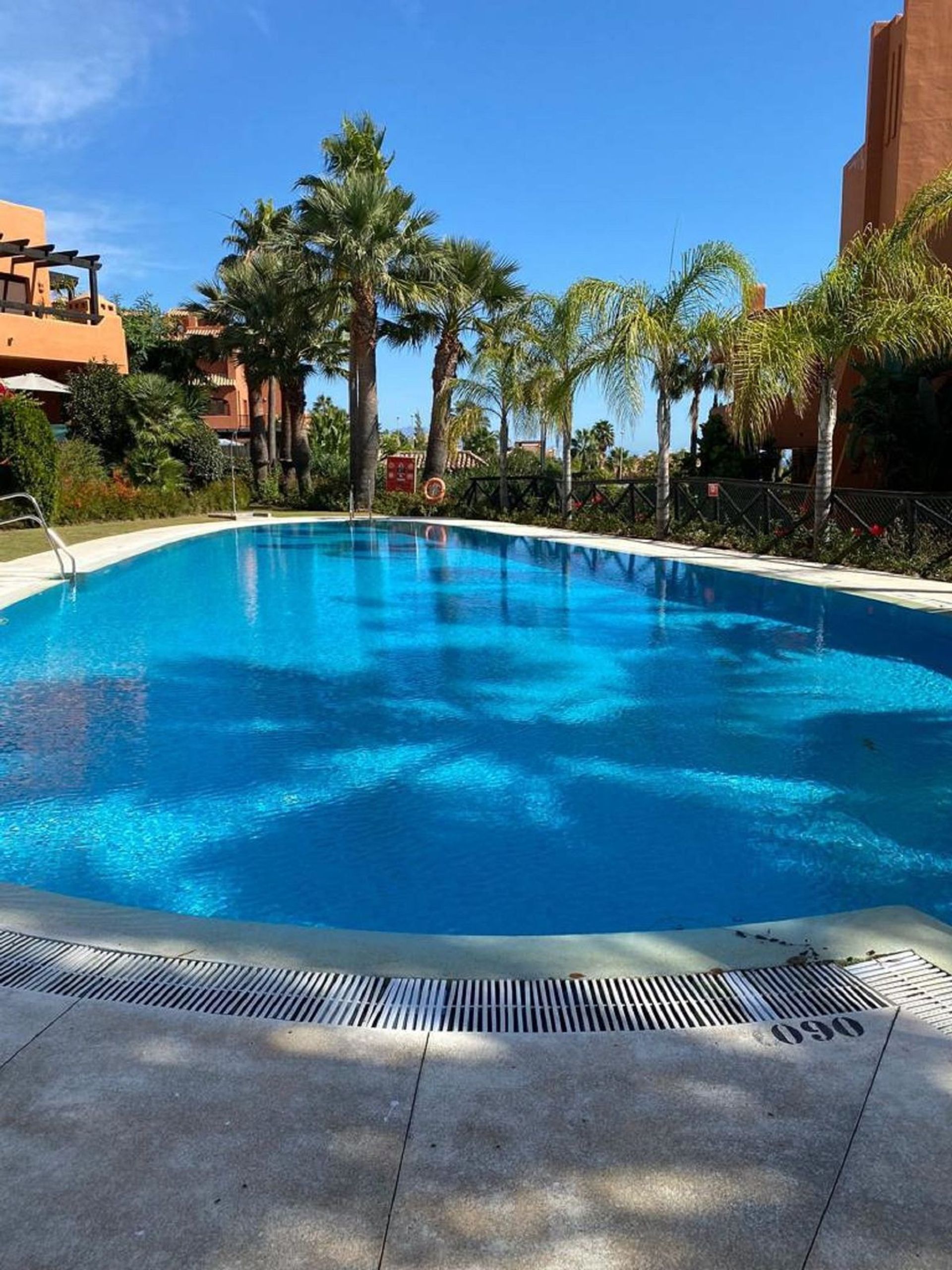 Condominium dans Estepona, Andalousie 11786817