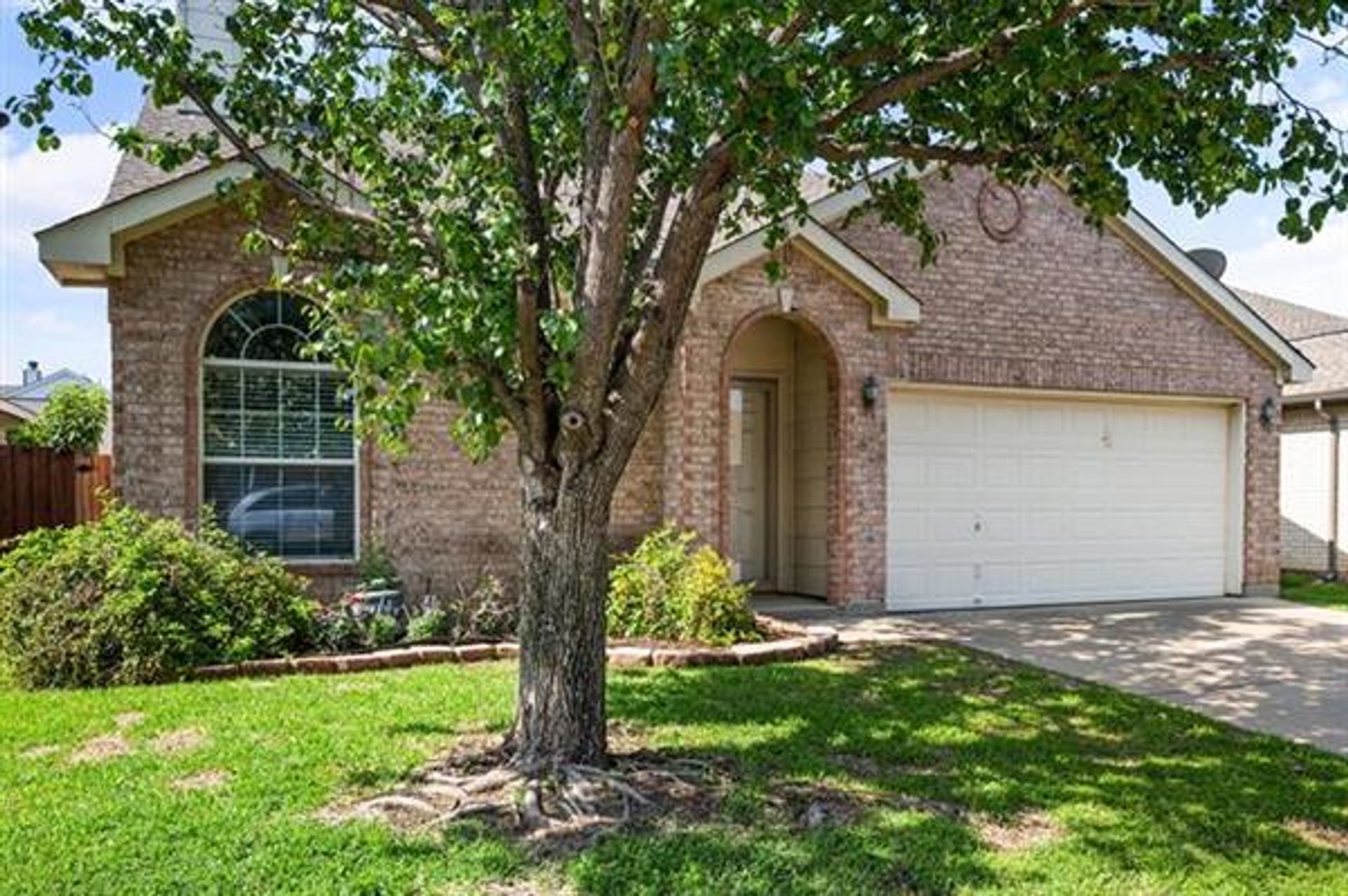 House in Hurst, Texas 11791478