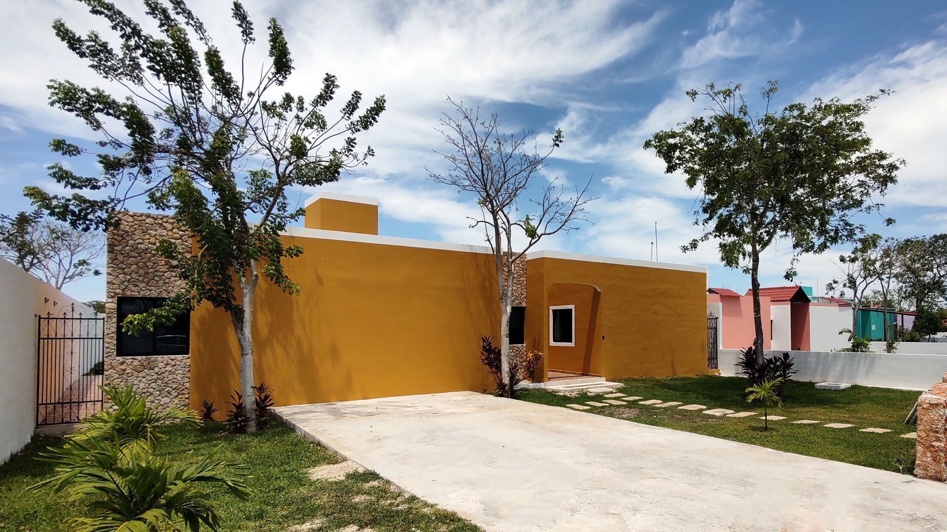 House in Chicxulub Pueblo, Yucatan 11792219