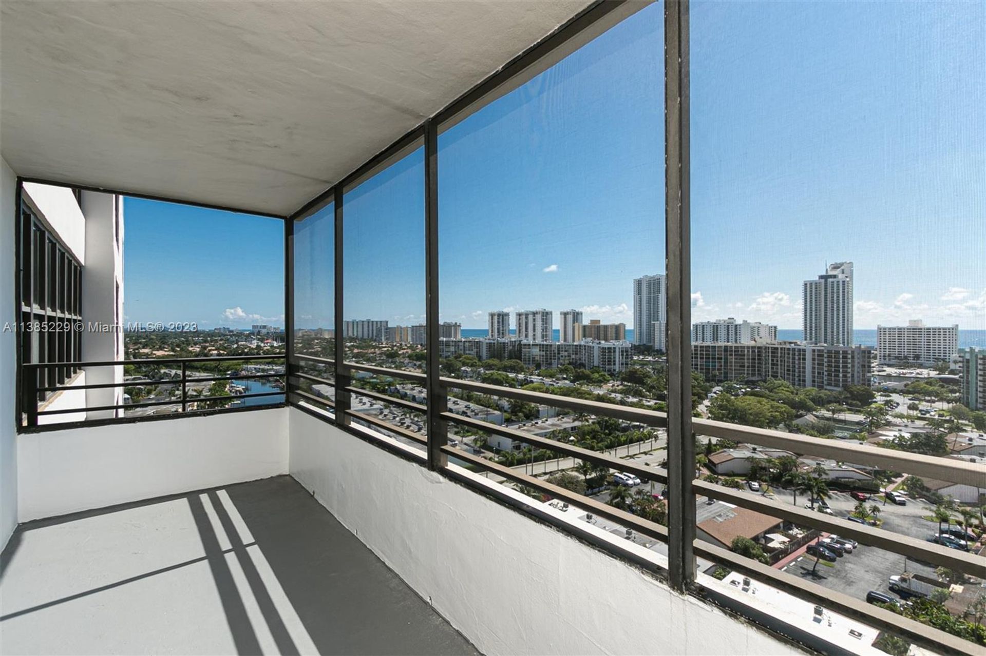 公寓 在 Hallandale Beach, Florida 11794019