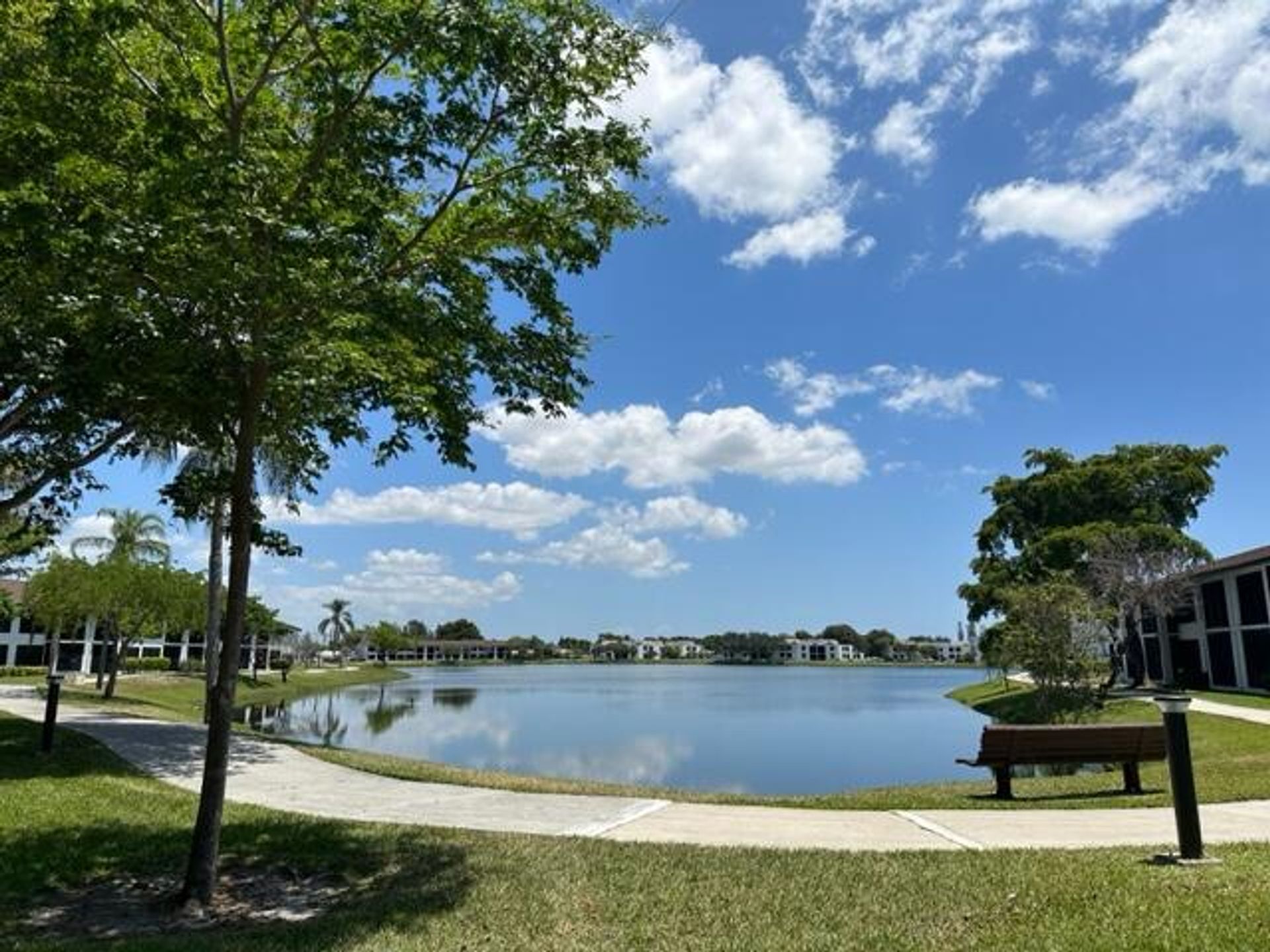 קוֹנדוֹמִינִיוֹן ב Lauderdale Lakes, Florida 11794033