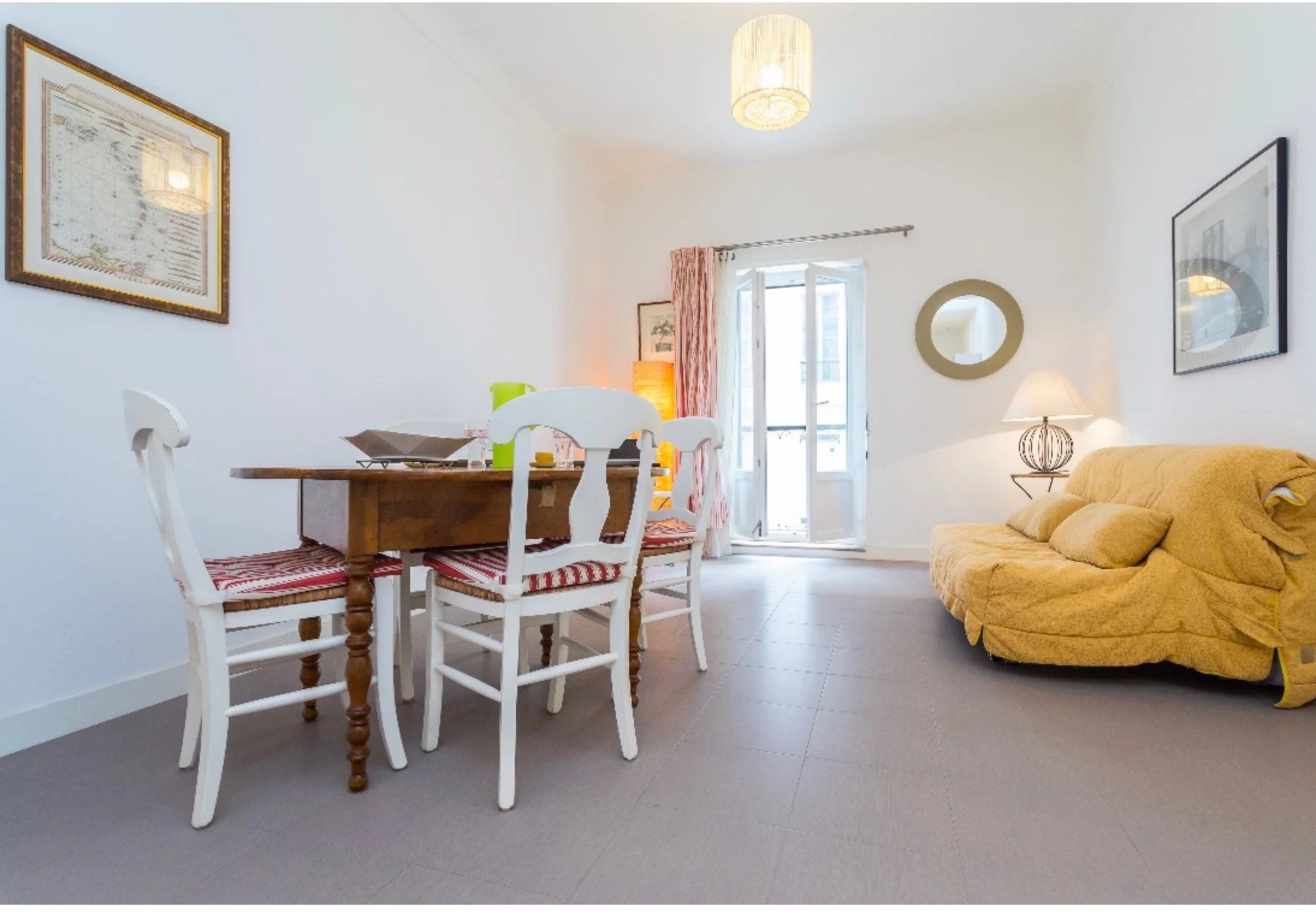 Osakehuoneisto sisään Kiva, Provence-Alpes-Cote d'Azur 11795068