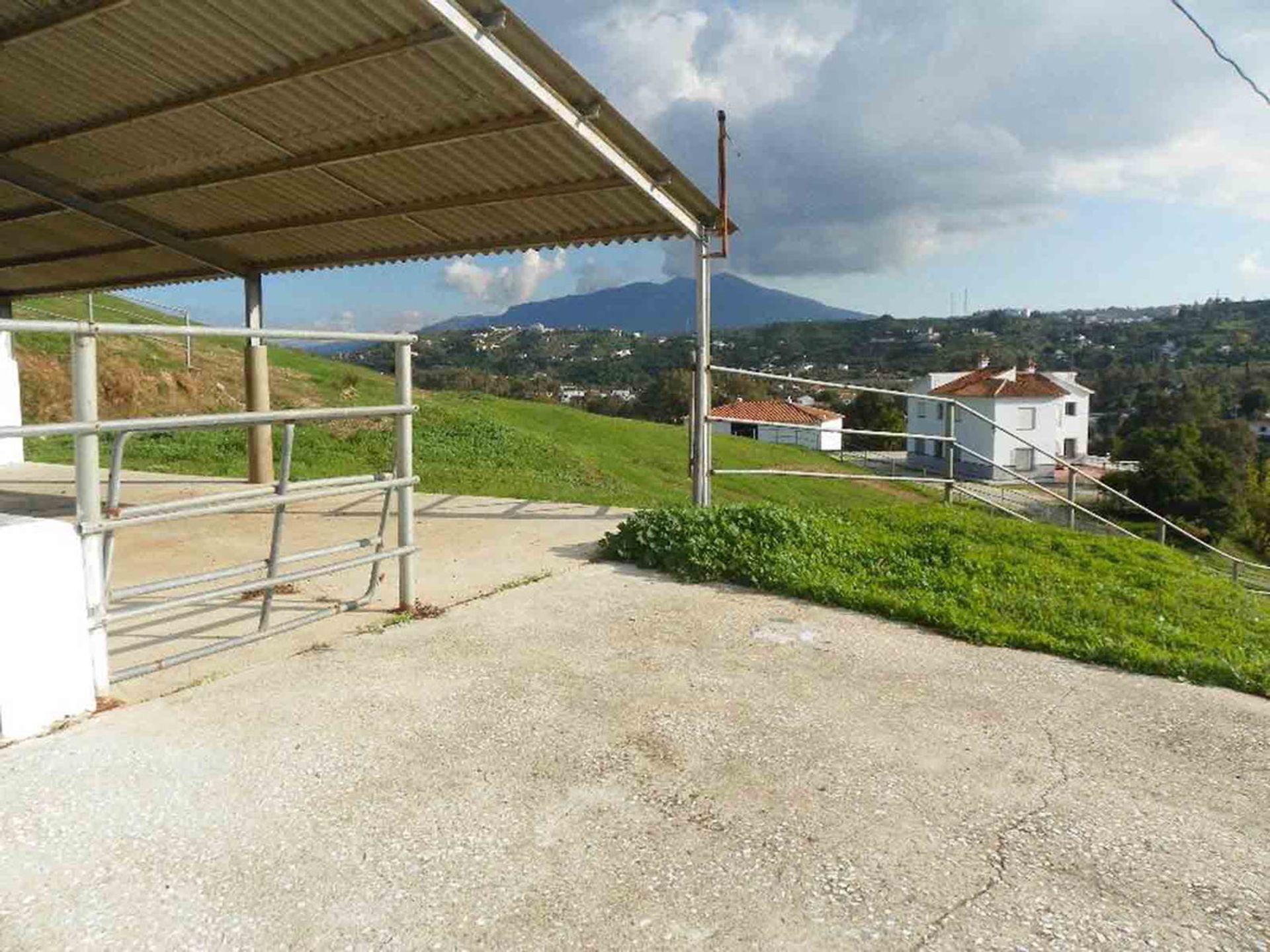 House in Coín, Andalusia 11800256