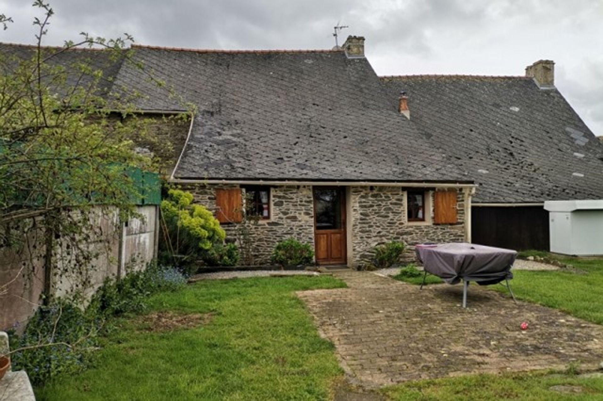 Talo sisään Forges de Lanouée, Brittany 11801250