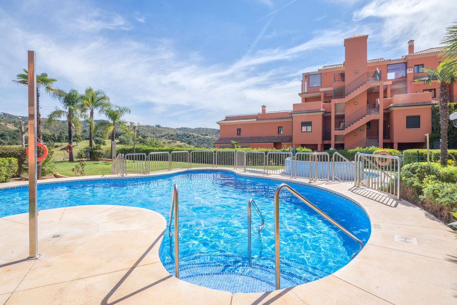 Condominium in Marbella, Andalucía 11803653