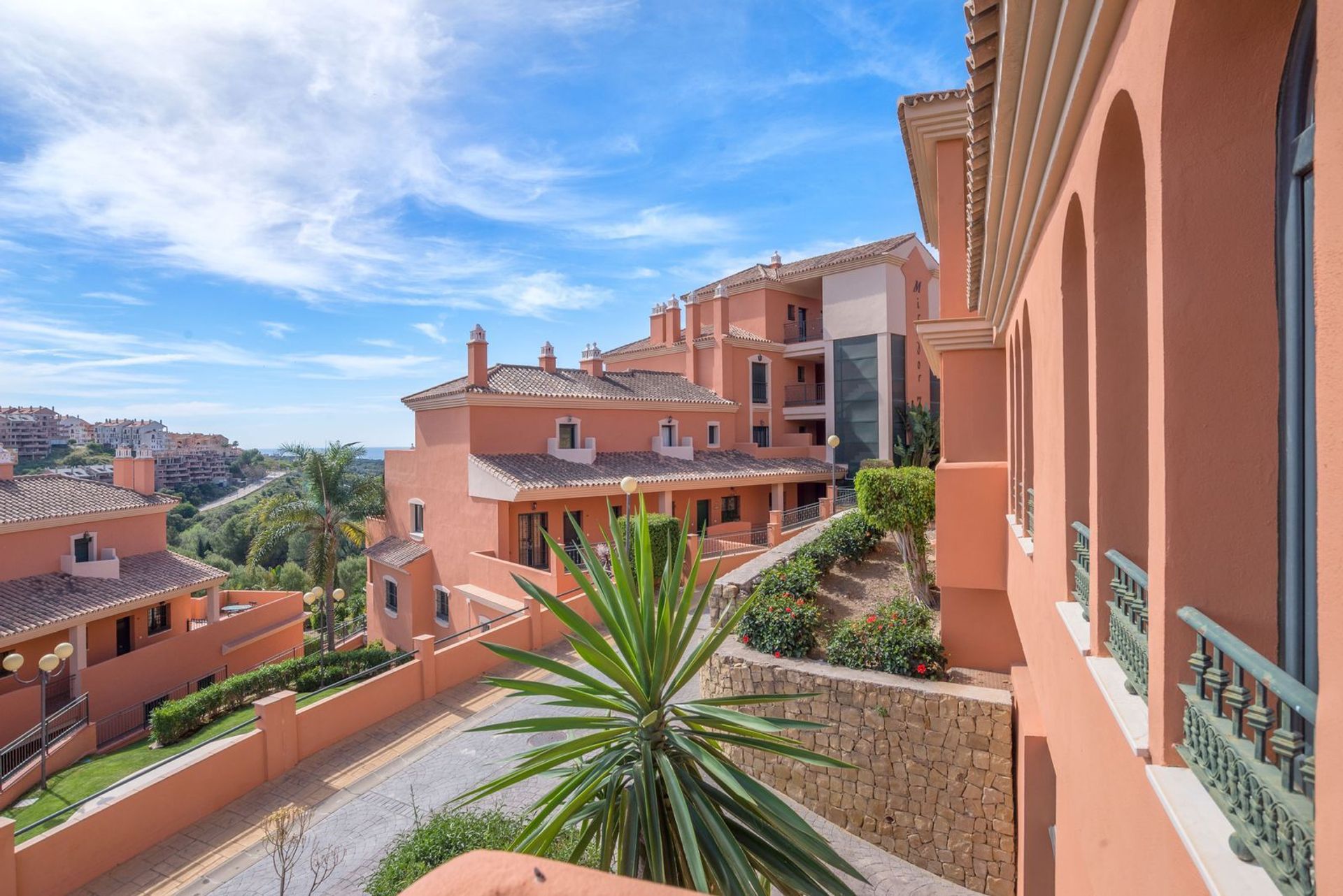 Condominium in Marbella, Andalucía 11803653