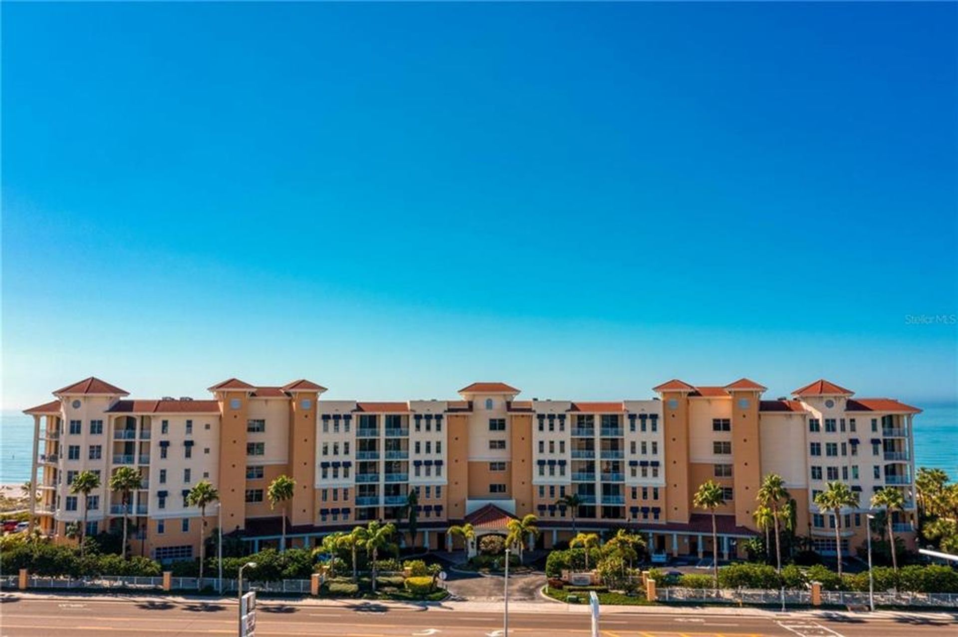 Condominium in Madeira Beach, Florida 11803993