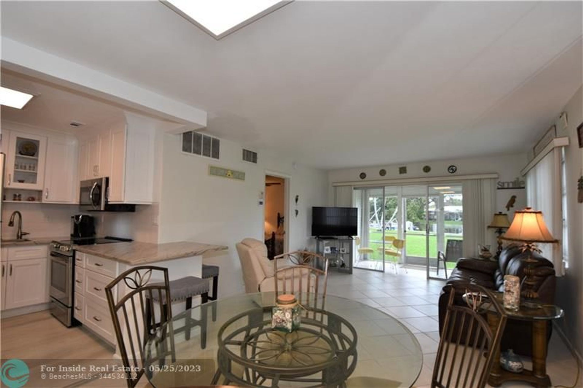 Condominium in Oakland Park, Florida 11804337