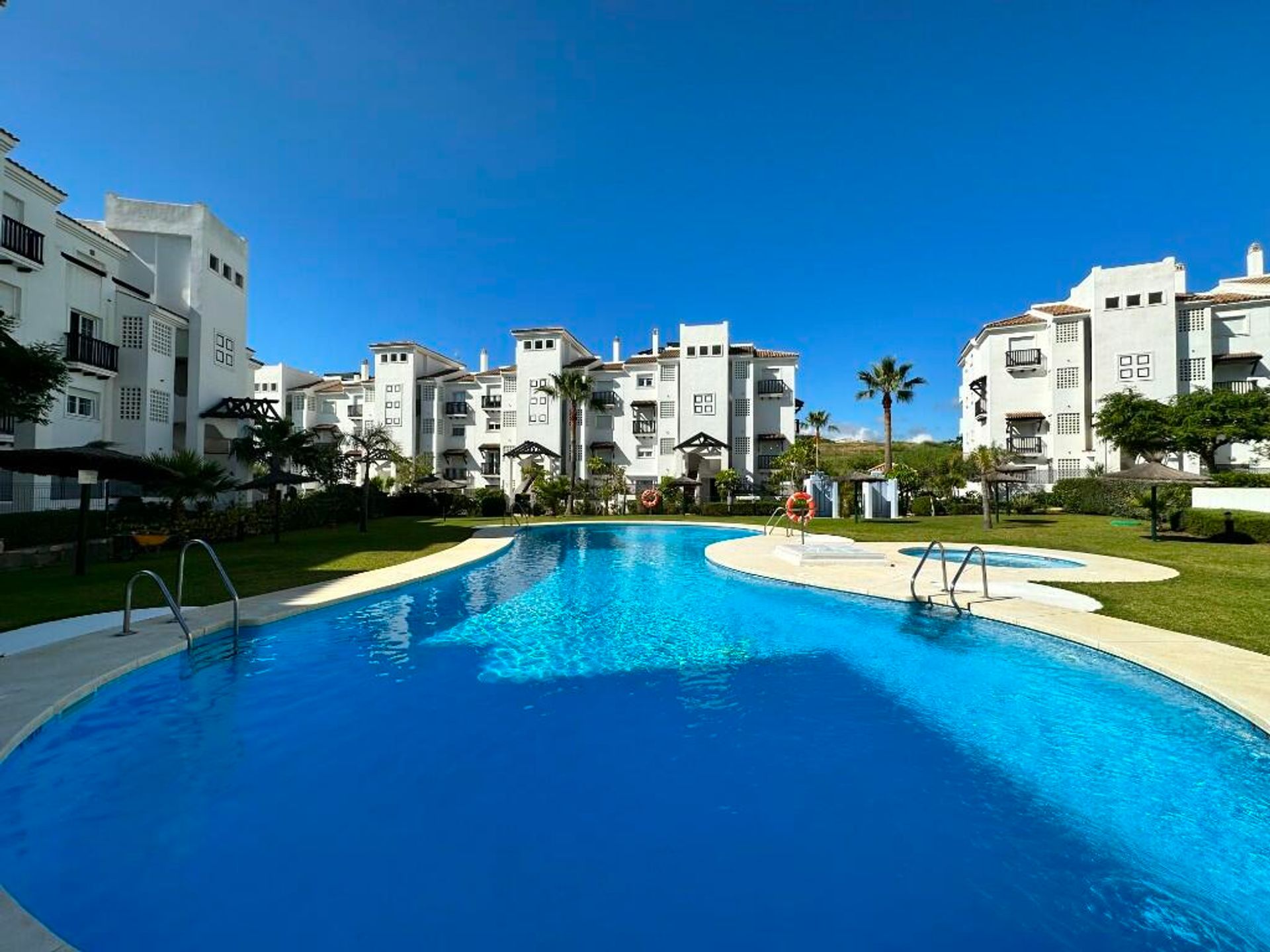 Condominium in Puerto de la Duquesa, Andalusia 11805546