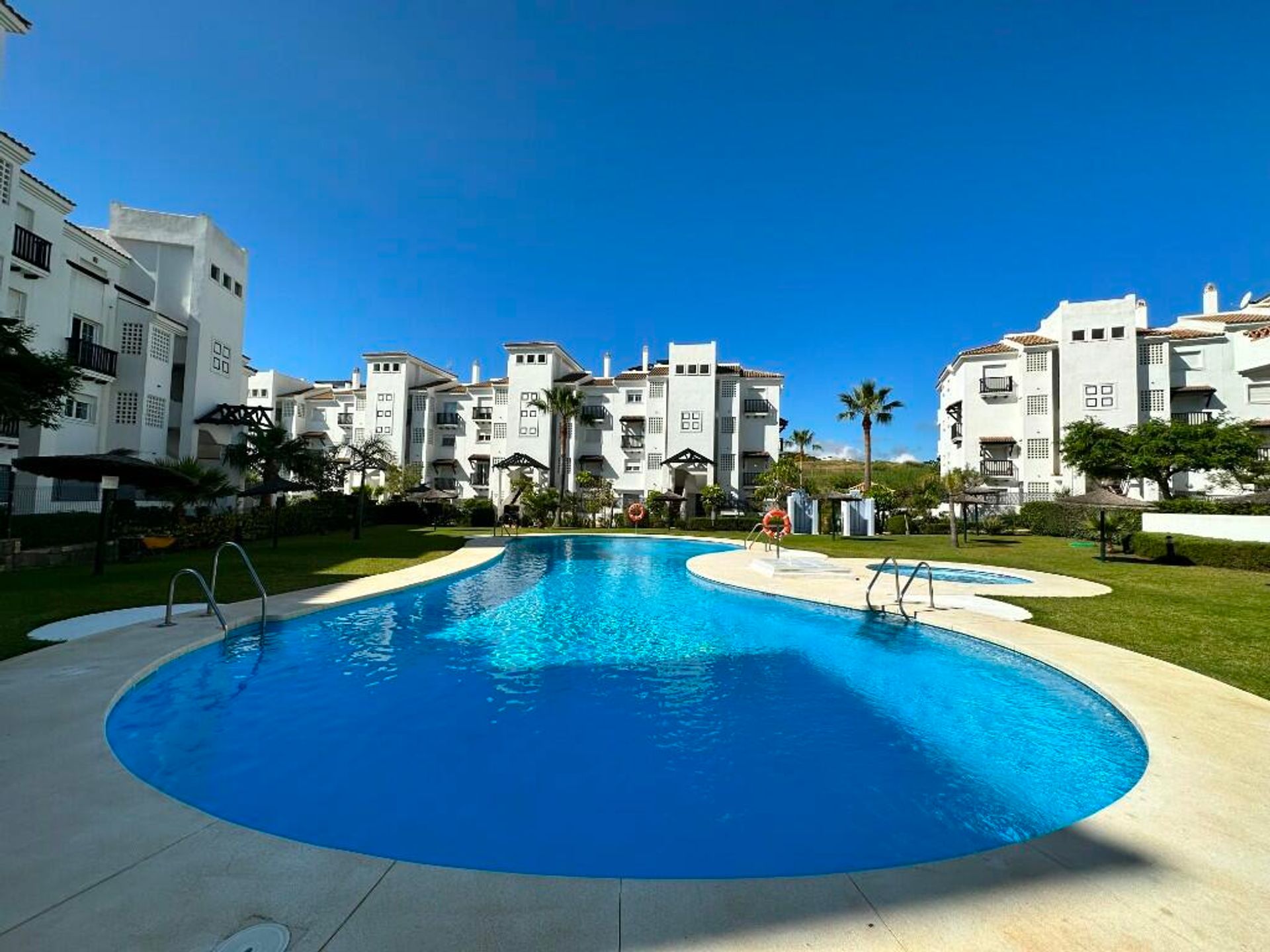 Condominio nel Puerto de la Duquesa, Andalusia 11805546