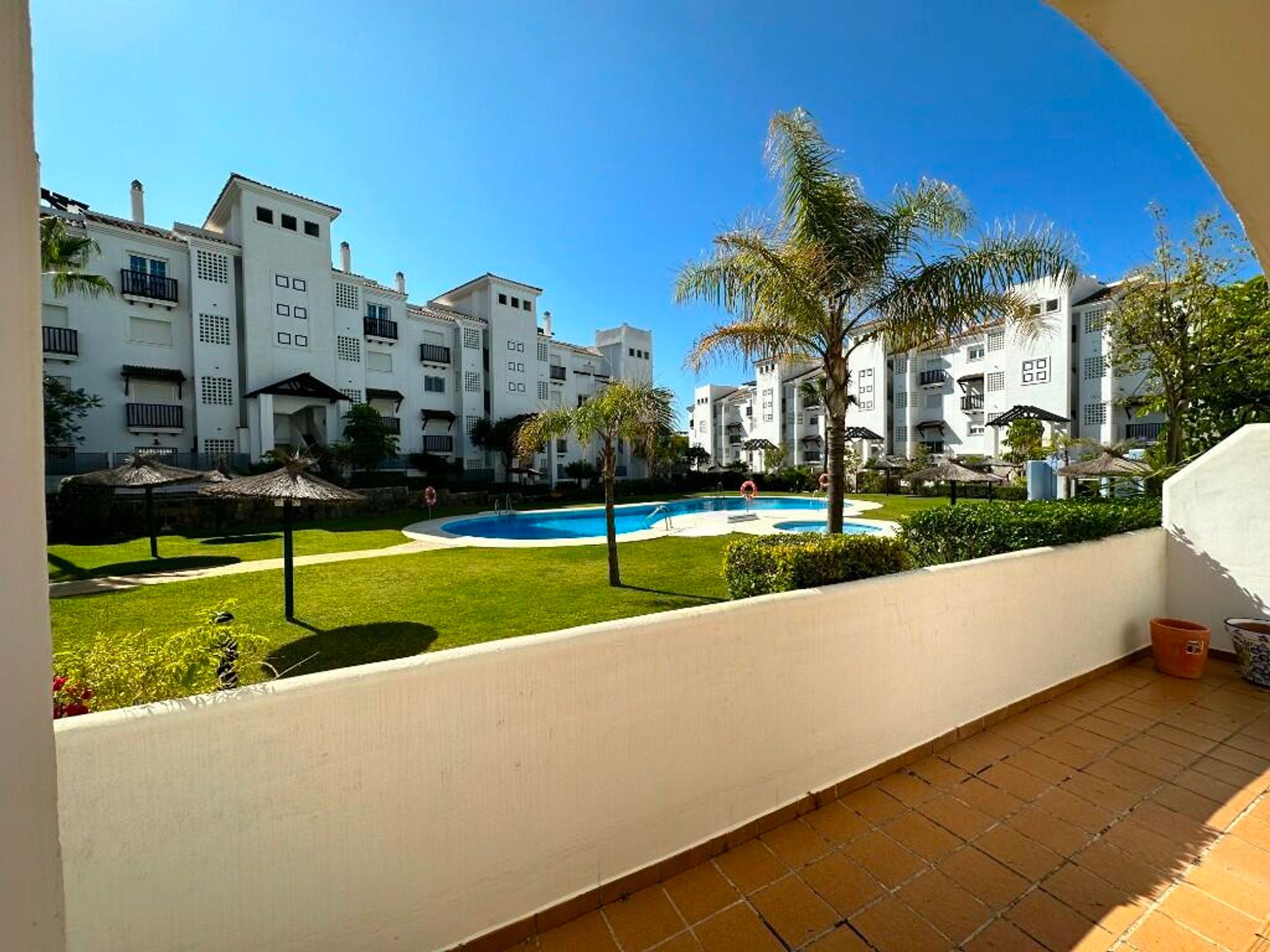 Condominio en Puerto de la Duquesa, Andalusia 11805546