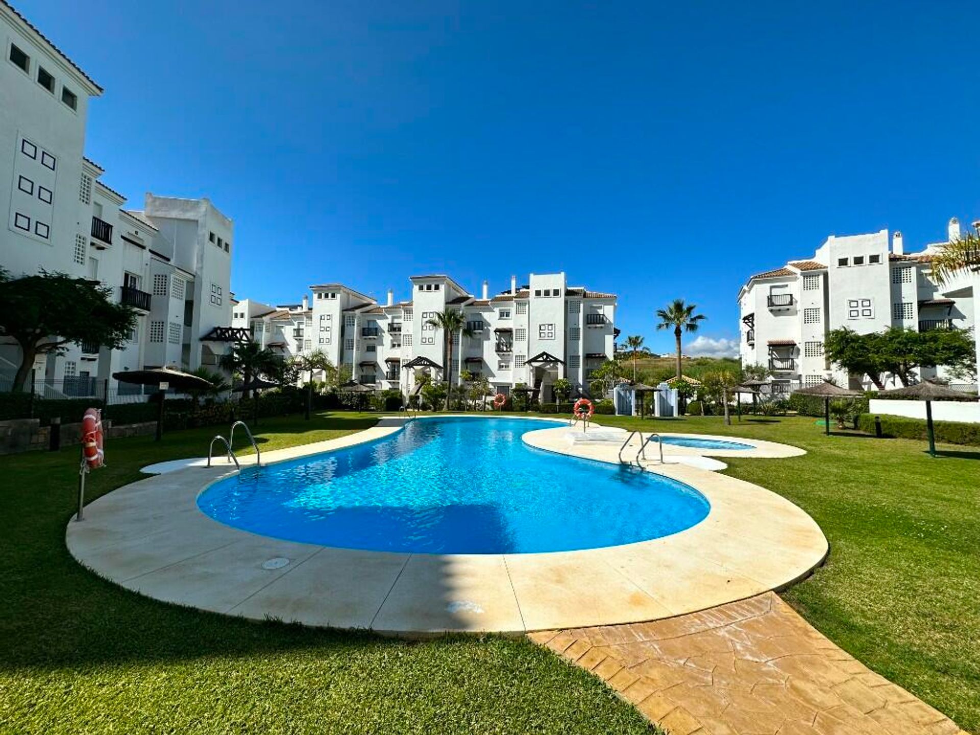 Condominium in Puerto de la Duquesa, Andalusia 11805546