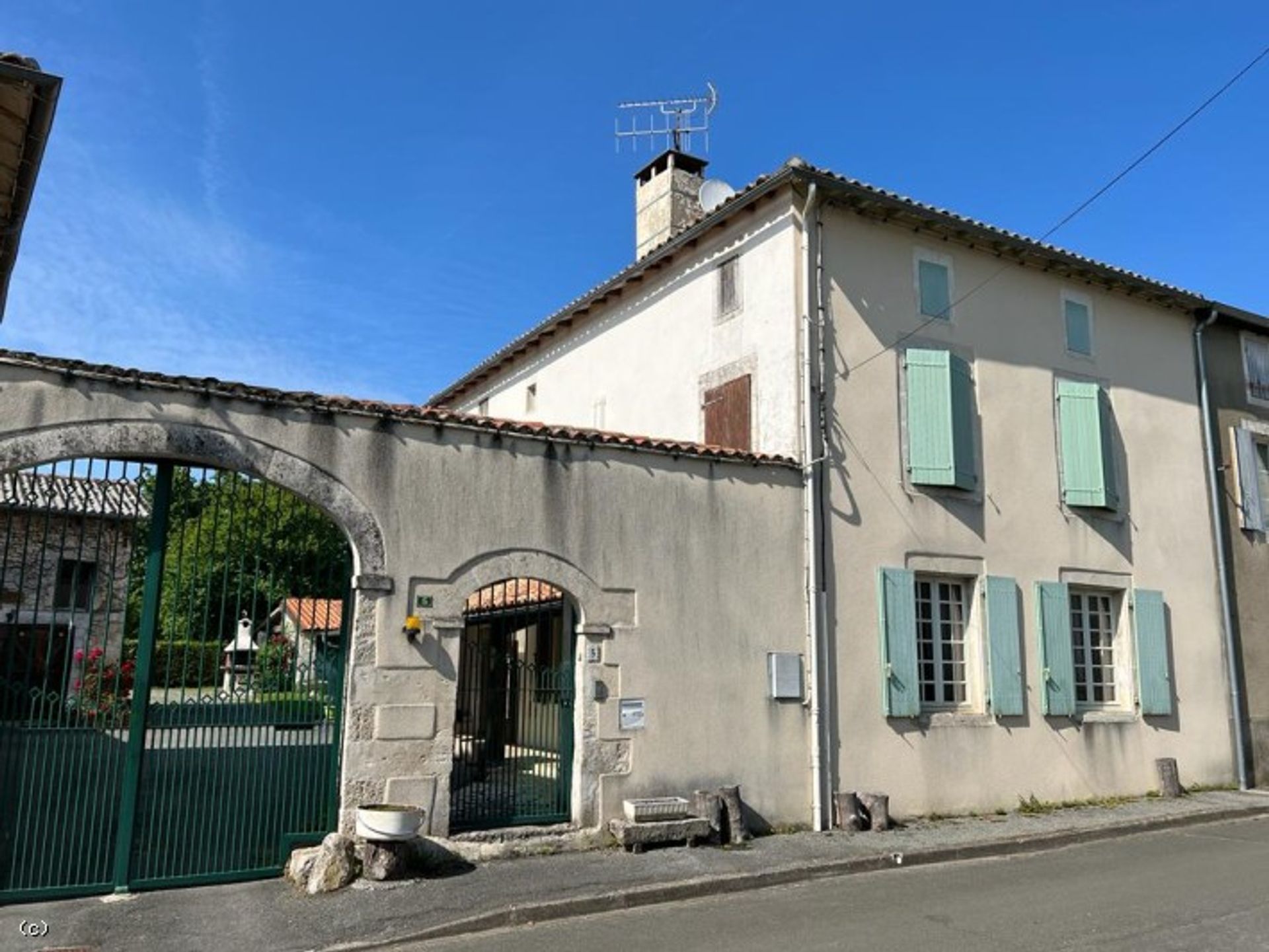 Haus im Verteuil-sur-Charente, Neu-Aquitanien 11807163