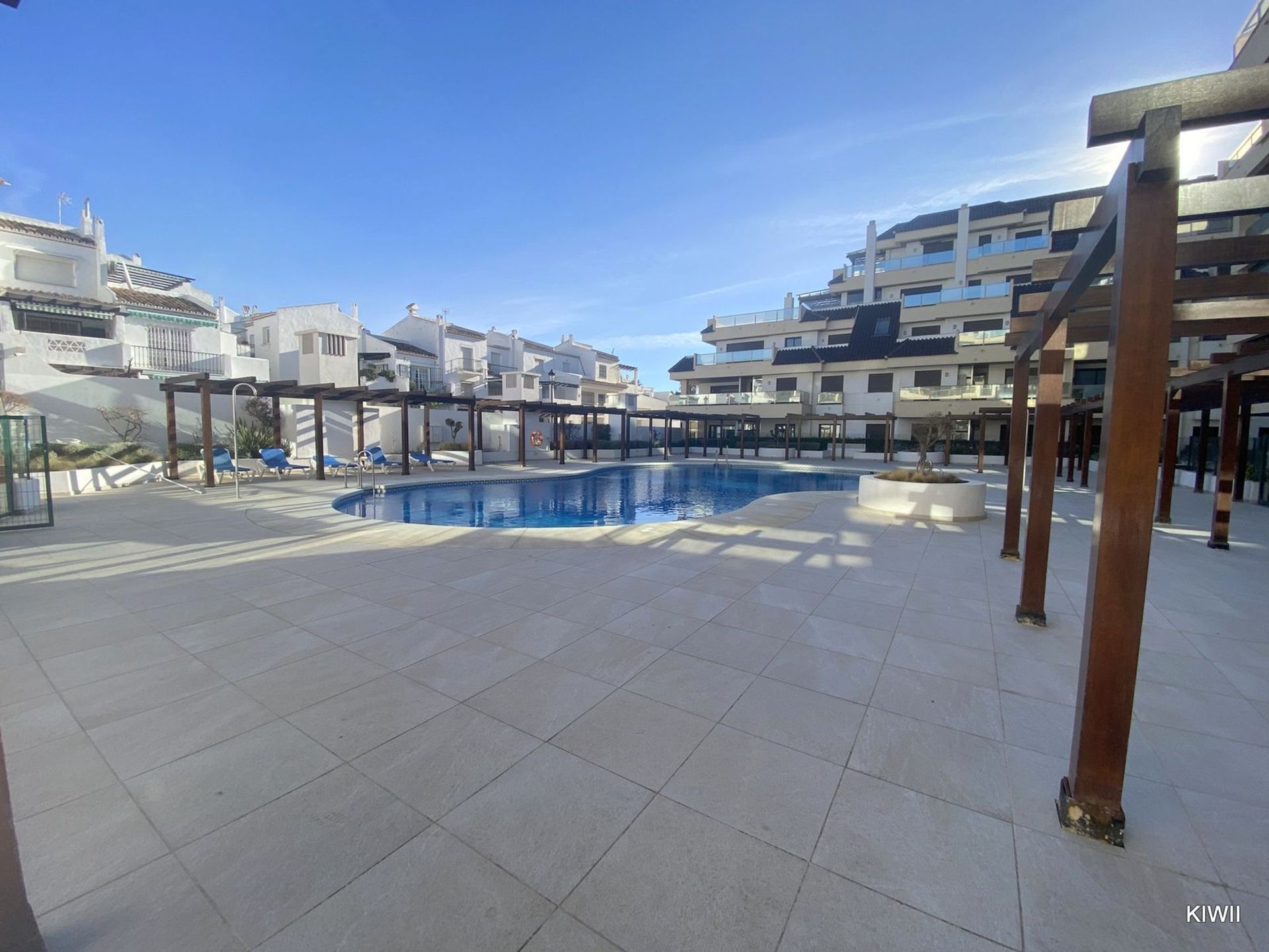 Condominium dans Puerto de la Duquesa, Andalusia 11807285