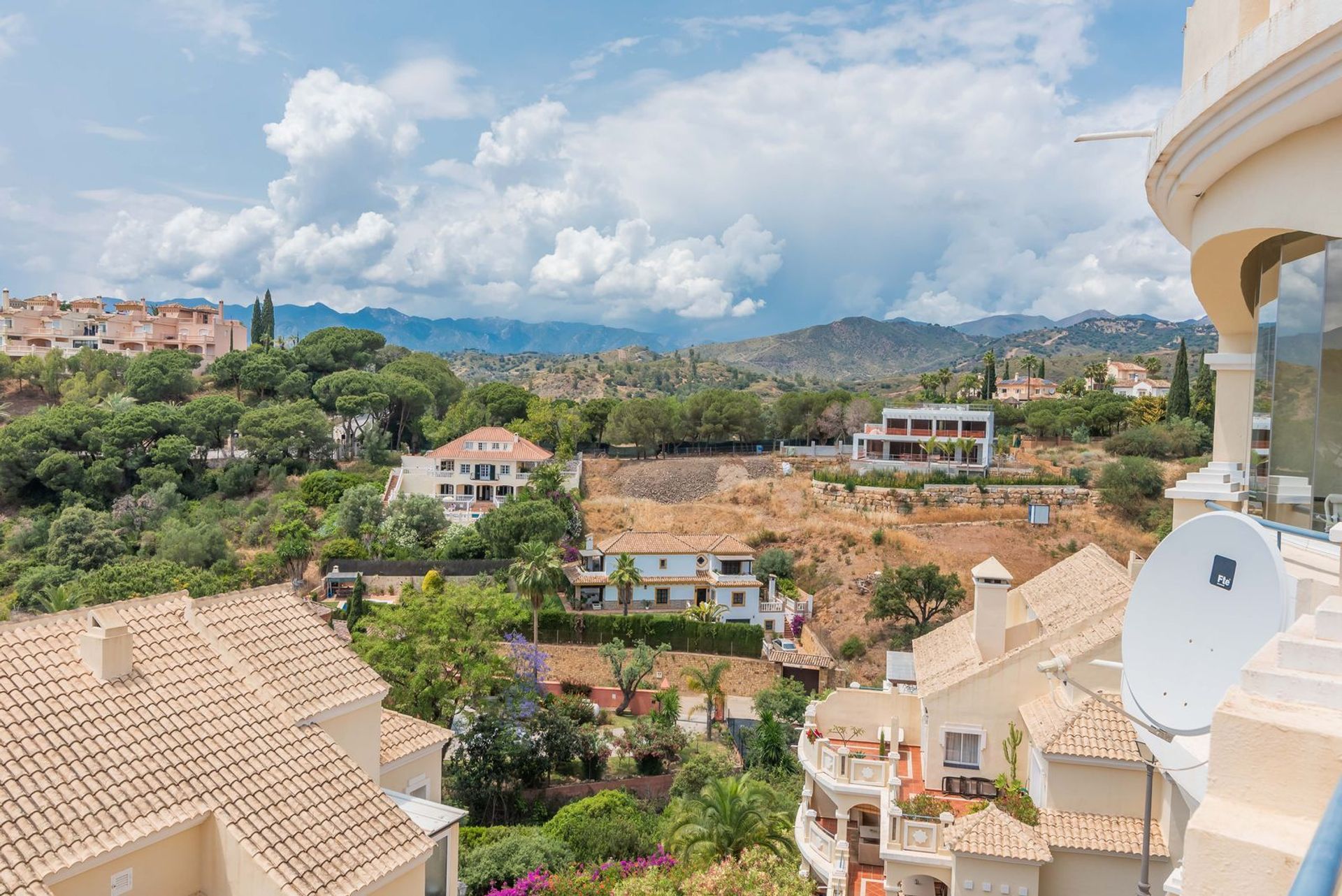 Condominium in Marbella, Andalucía 11809270