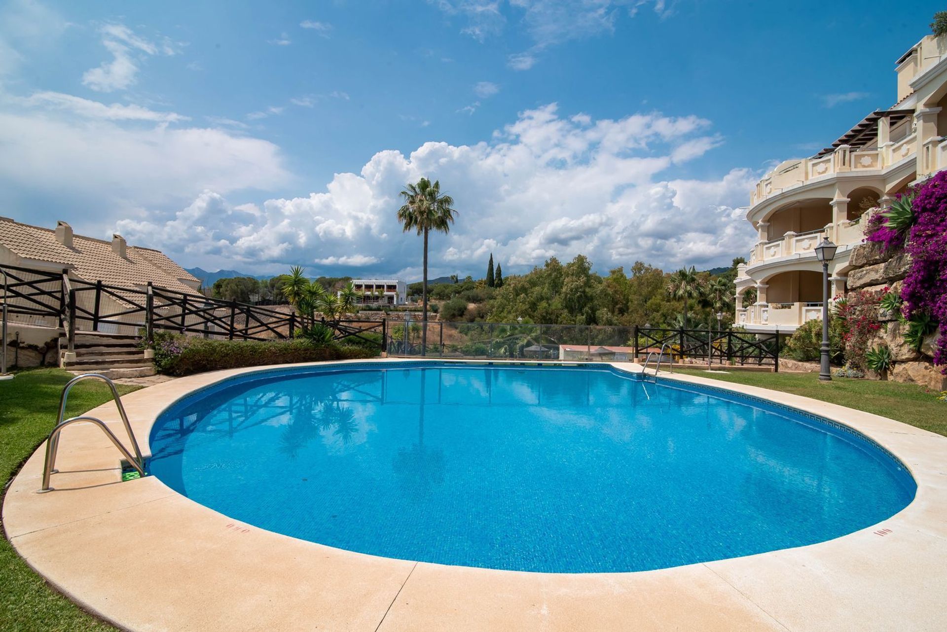 Condominium in Marbella, Andalucía 11809270