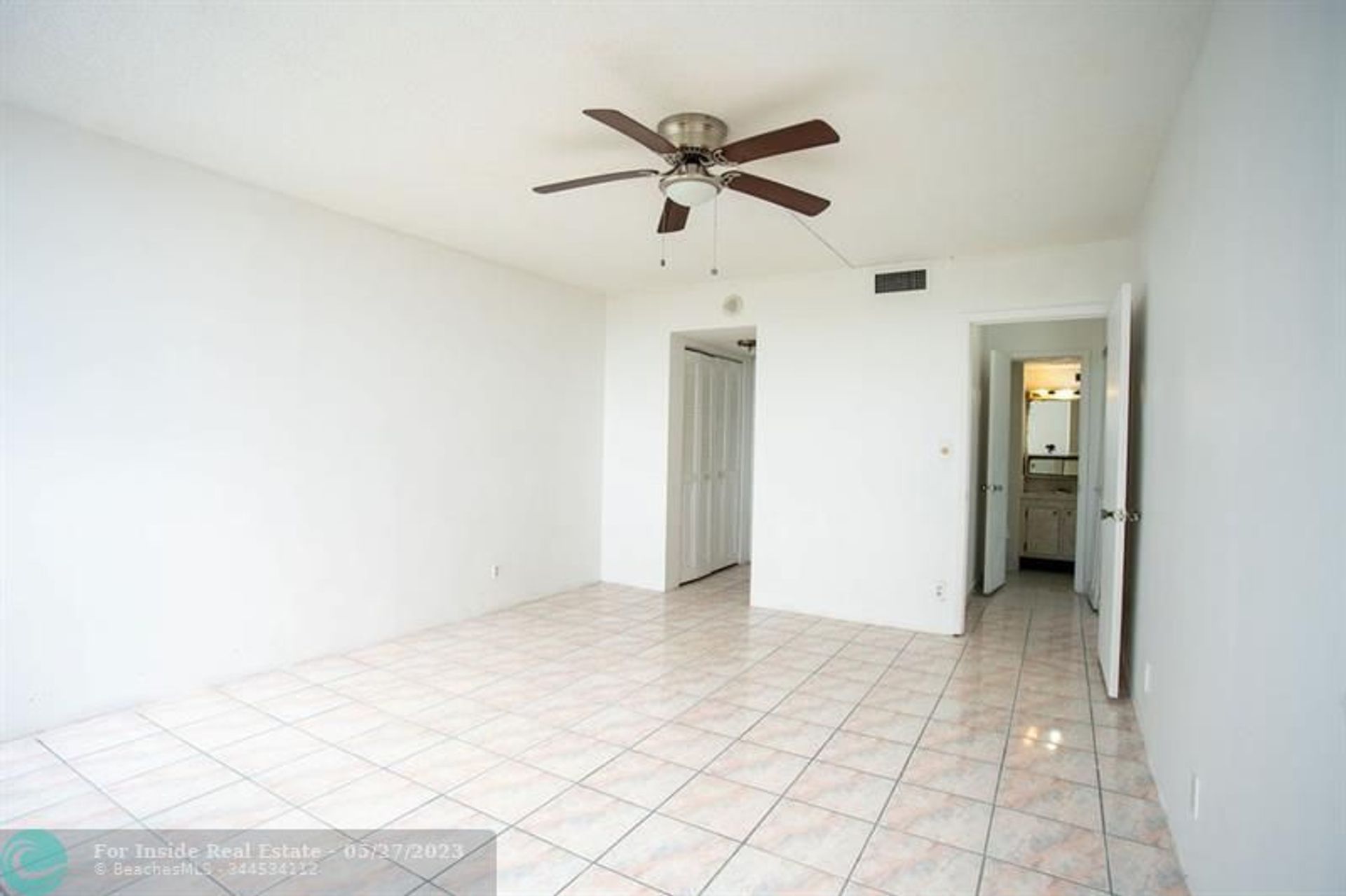 Condominio en North Miami, Florida 11809850