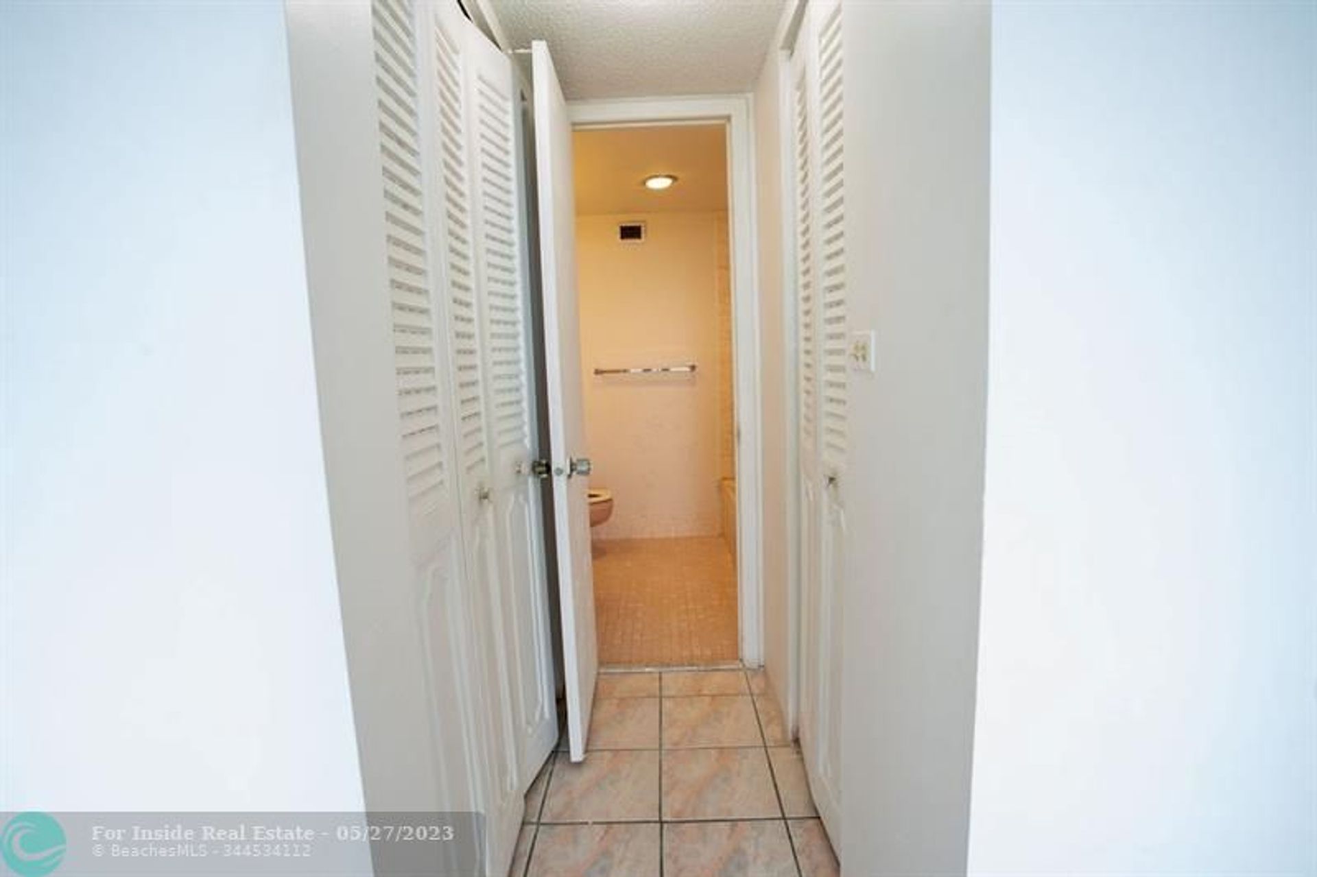 Condominium in North Miami, Florida 11809850