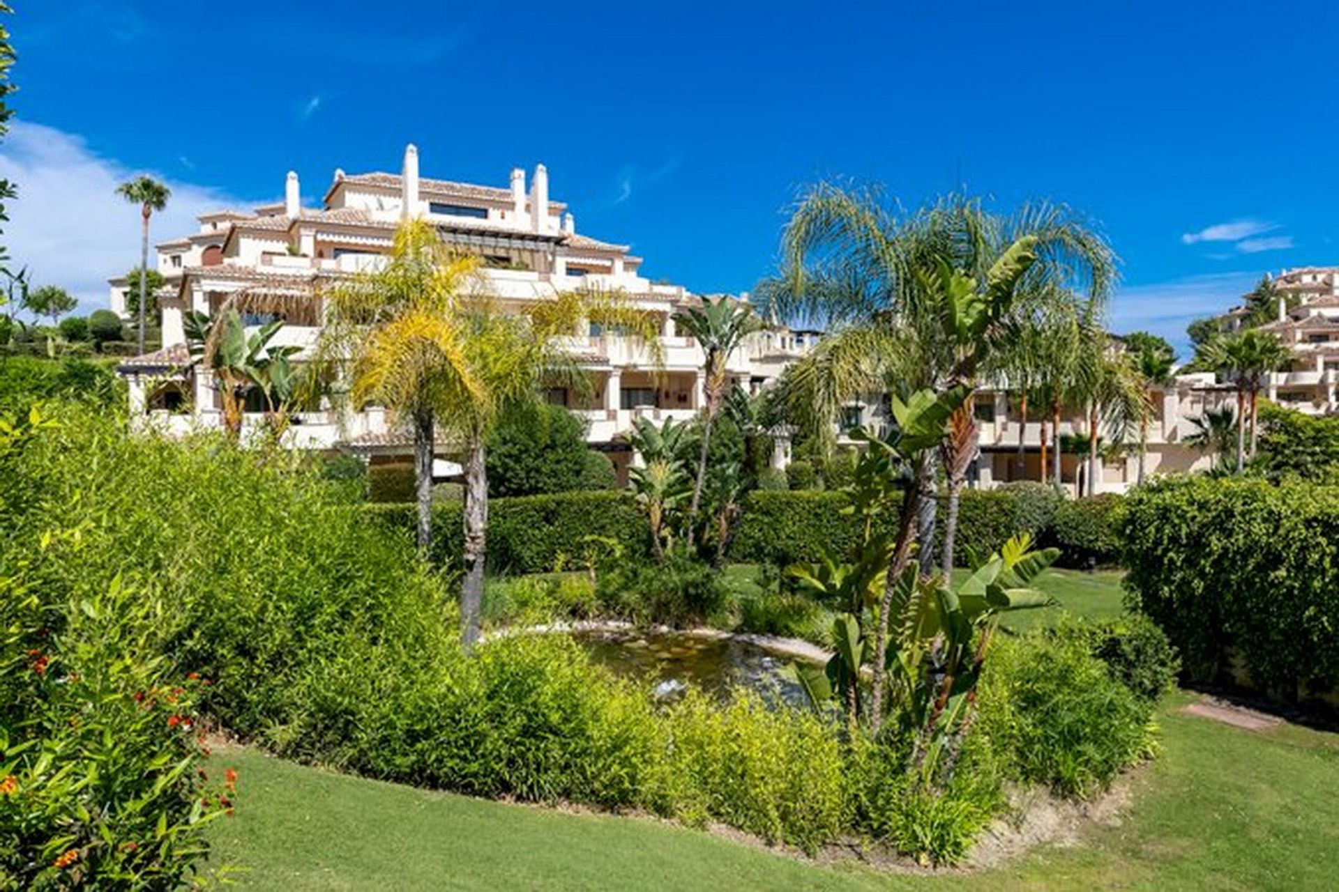 Condominium in Benahavis, Andalusië 11810508