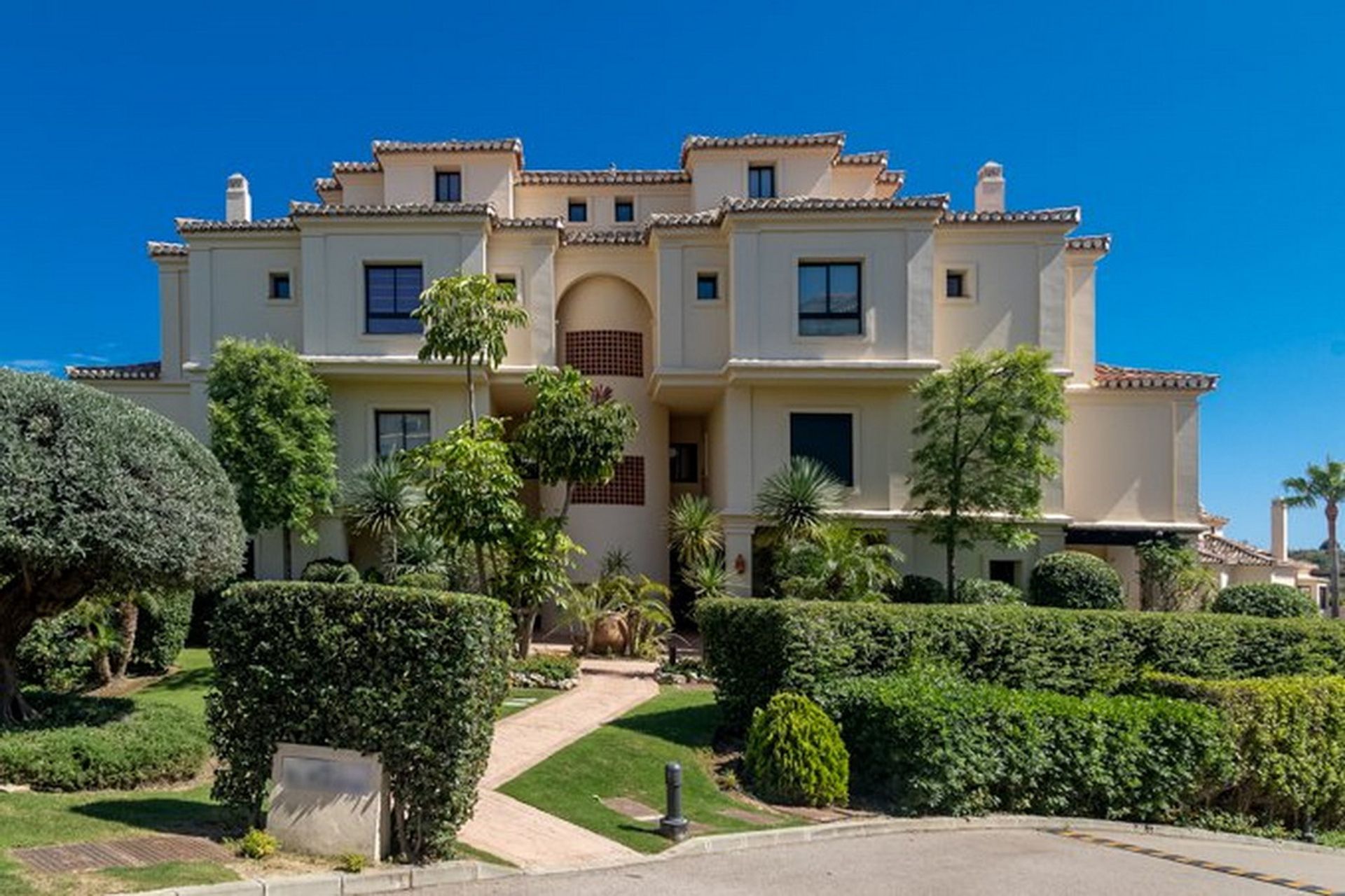 Condominium in Benahavis, Andalusië 11810508