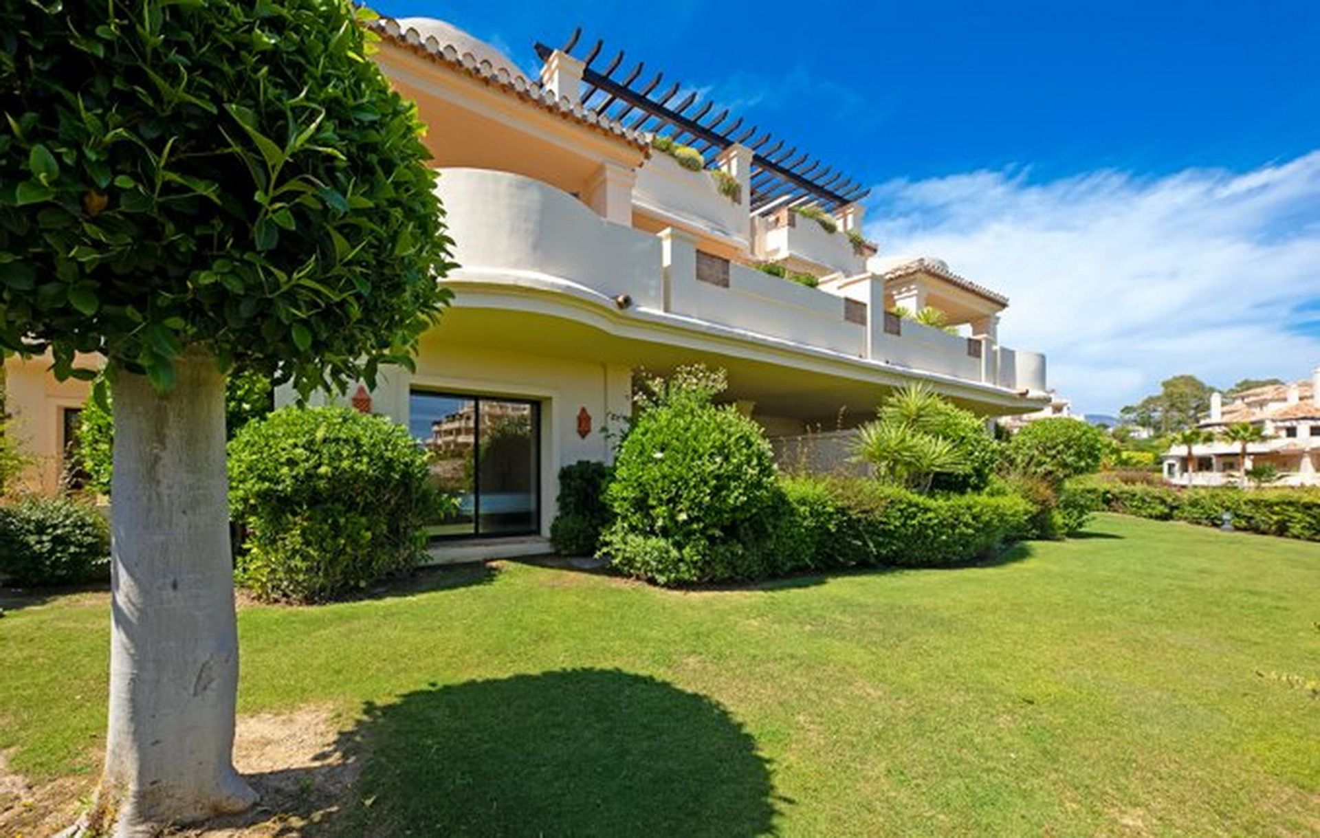 Condominium in Benahavis, Andalusië 11810508